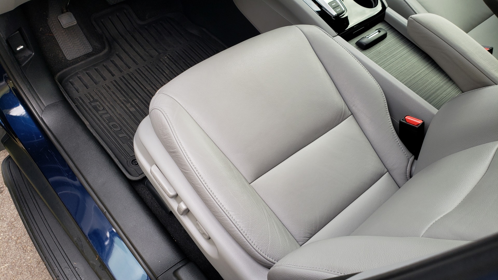 Used 2017 Honda PILOT TOURING 2WD / NAV / SUNROOF / 3-ROW / ENT SYS / REARVIEW for sale Sold at Formula Imports in Charlotte NC 28227 33