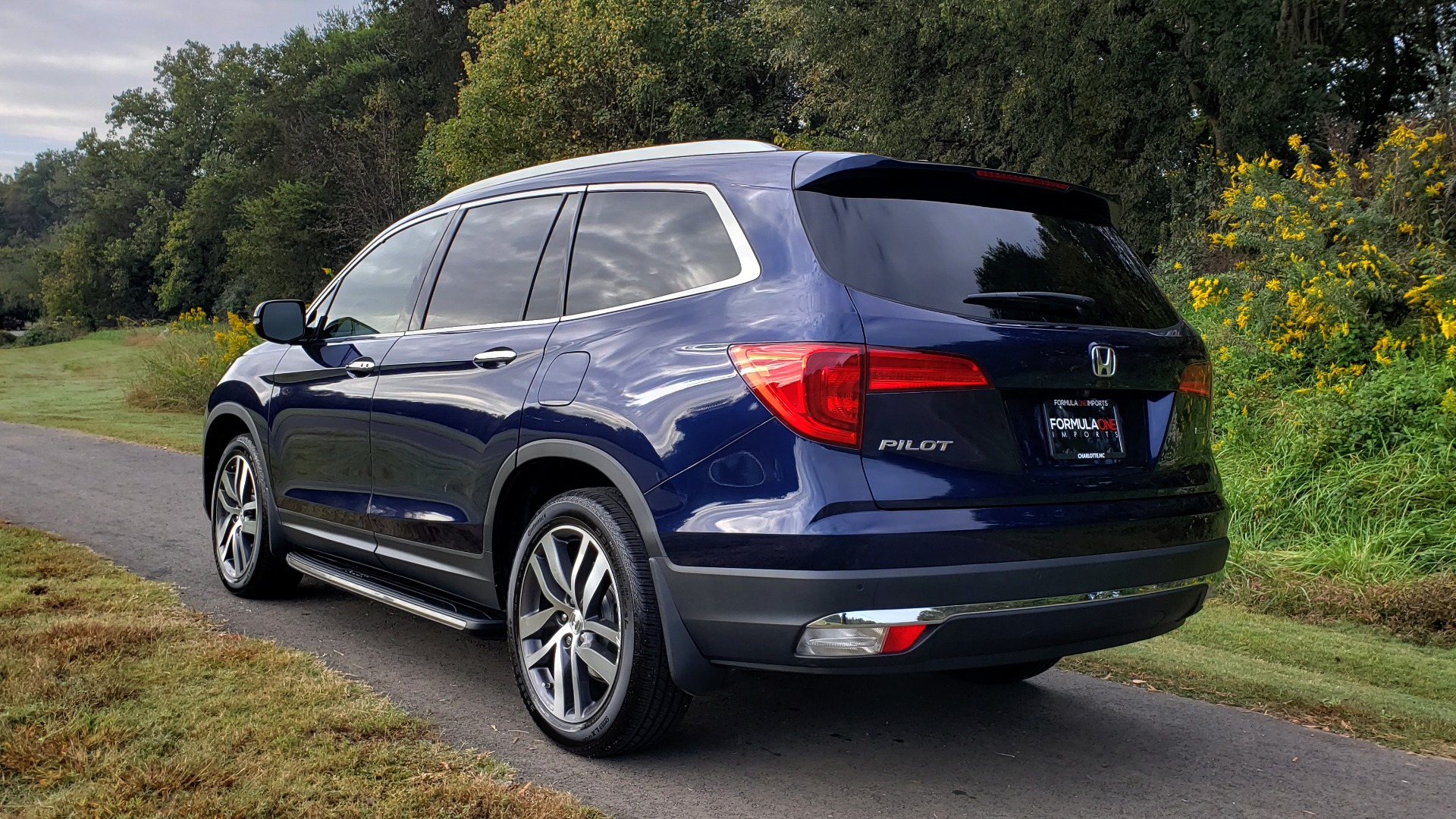 Used 2017 Honda PILOT TOURING 2WD / NAV / SUNROOF / 3-ROW / ENT SYS / REARVIEW for sale Sold at Formula Imports in Charlotte NC 28227 4