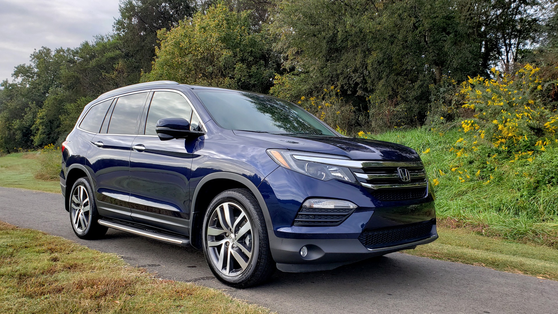 Used 2017 Honda PILOT TOURING 2WD / NAV / SUNROOF / 3-ROW / ENT SYS / REARVIEW for sale Sold at Formula Imports in Charlotte NC 28227 5