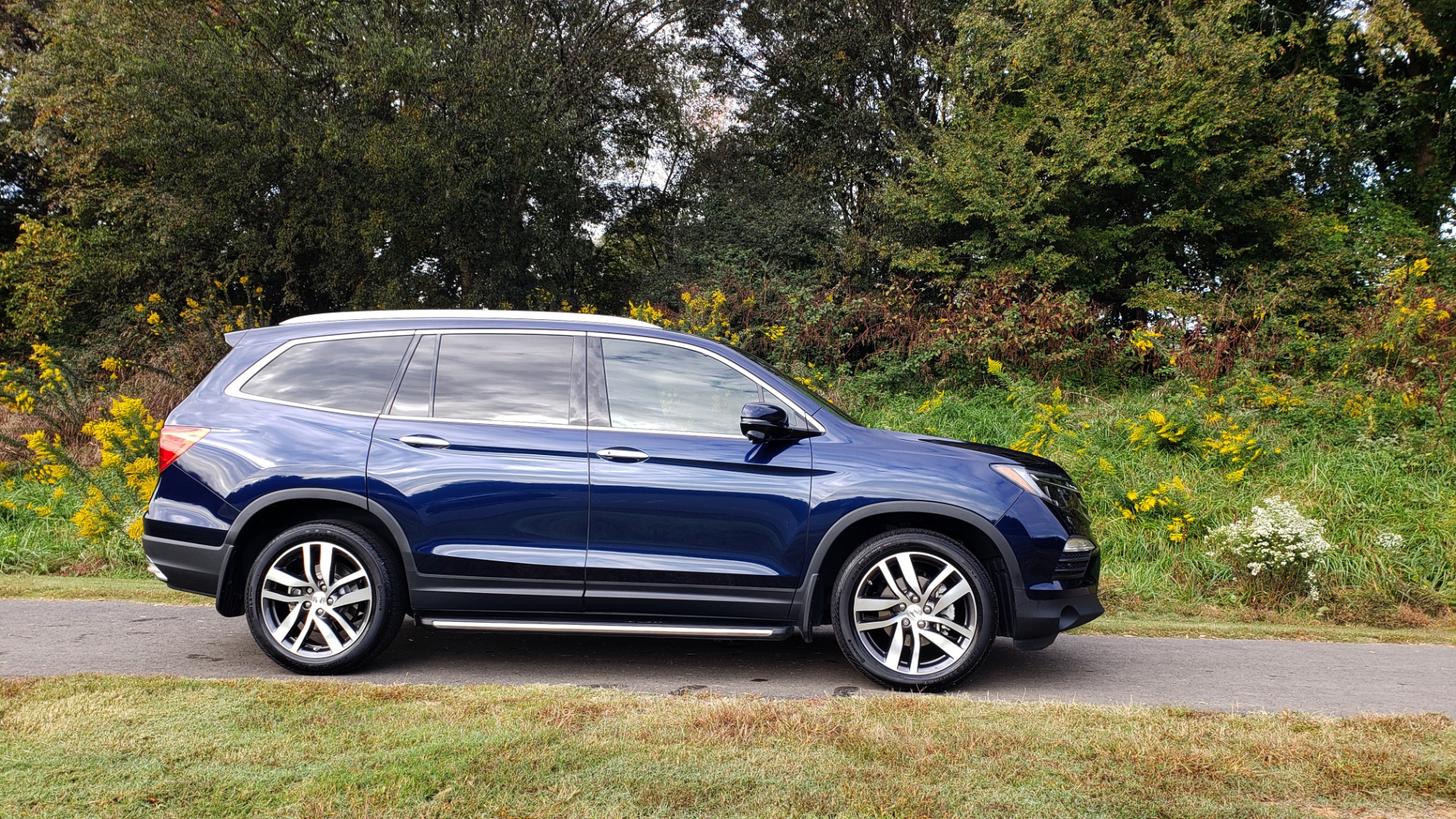 Used 2017 Honda PILOT TOURING 2WD / NAV / SUNROOF / 3-ROW / ENT SYS / REARVIEW for sale Sold at Formula Imports in Charlotte NC 28227 6