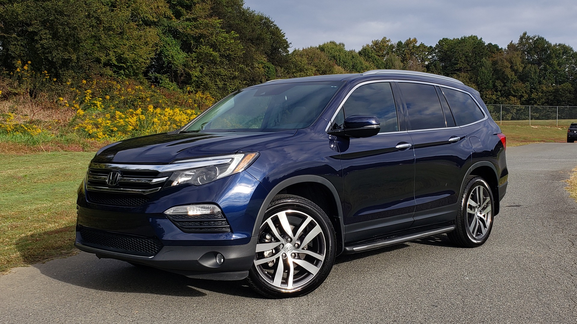 Used 2017 Honda PILOT TOURING 2WD / NAV / SUNROOF / 3-ROW / ENT SYS / REARVIEW for sale Sold at Formula Imports in Charlotte NC 28227 1