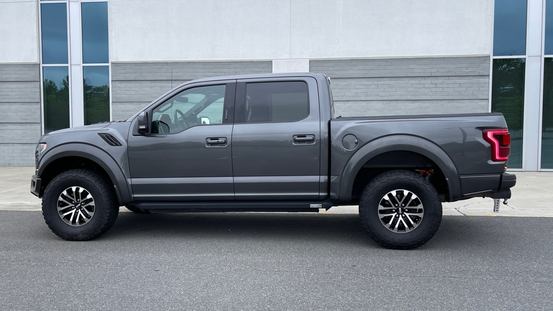 Used 2020 Ford F-150 RAPTOR 4X4 SUPERCREW / NAV / B&O SOUND / SUNROOF / REARVIEW for sale Sold at Formula Imports in Charlotte NC 28227 3