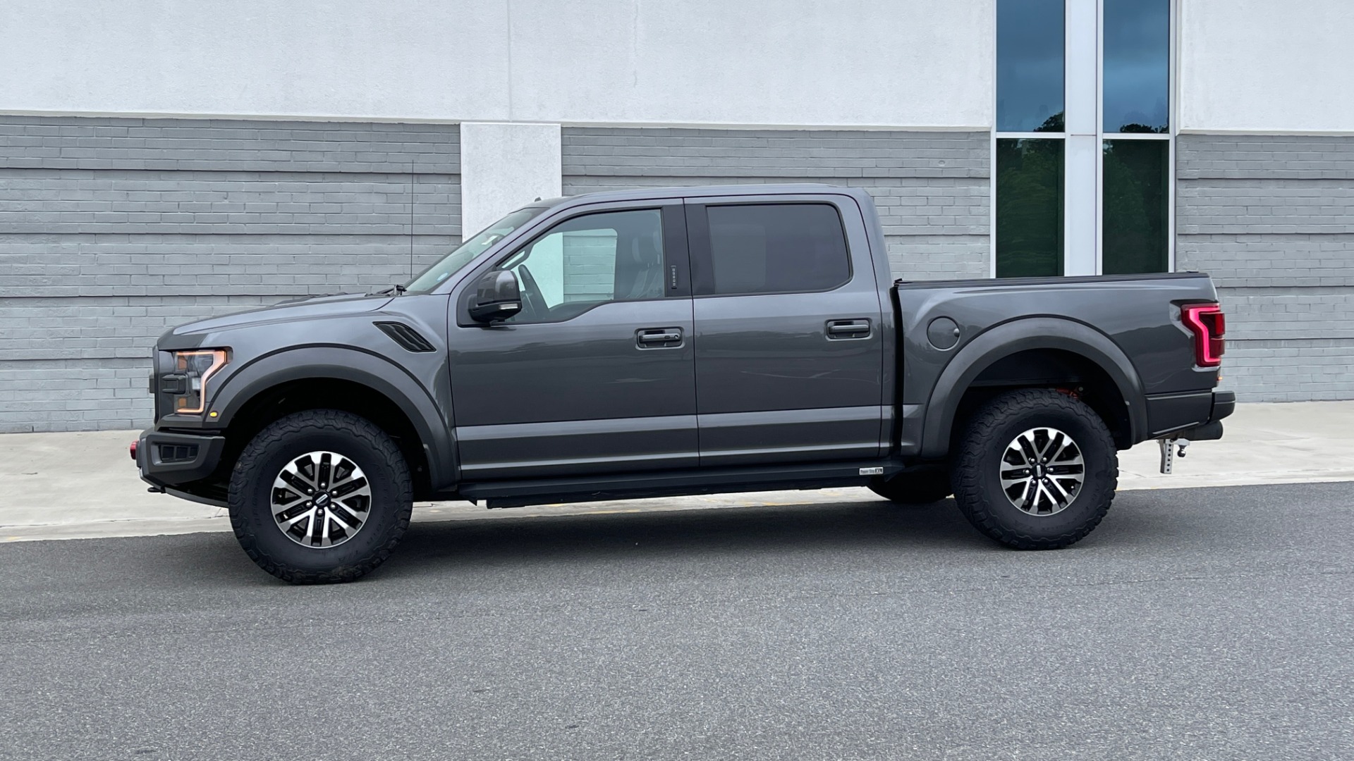 Used 2020 Ford F-150 RAPTOR 4X4 SUPERCREW / NAV / B&O SOUND / SUNROOF / REARVIEW for sale Sold at Formula Imports in Charlotte NC 28227 4