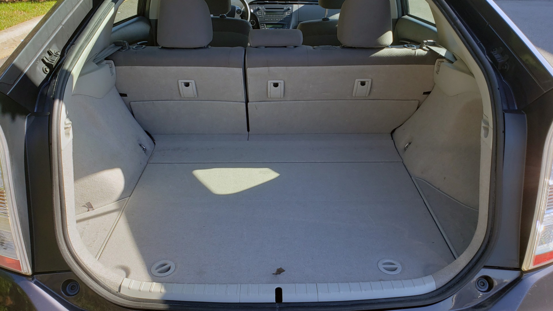 Used 2011 Toyota PRIUS ONE / HYBRID / 5-DOOR / HATCHBACK / 50MPG for sale Sold at Formula Imports in Charlotte NC 28227 14