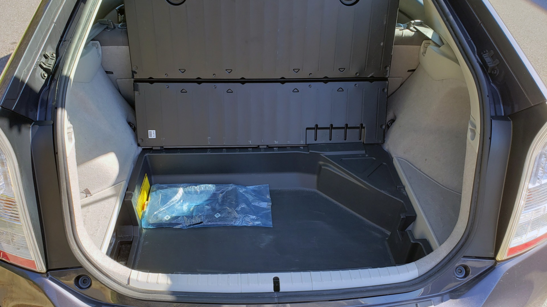 Used 2011 Toyota PRIUS ONE / HYBRID / 5-DOOR / HATCHBACK / 50MPG for sale Sold at Formula Imports in Charlotte NC 28227 15