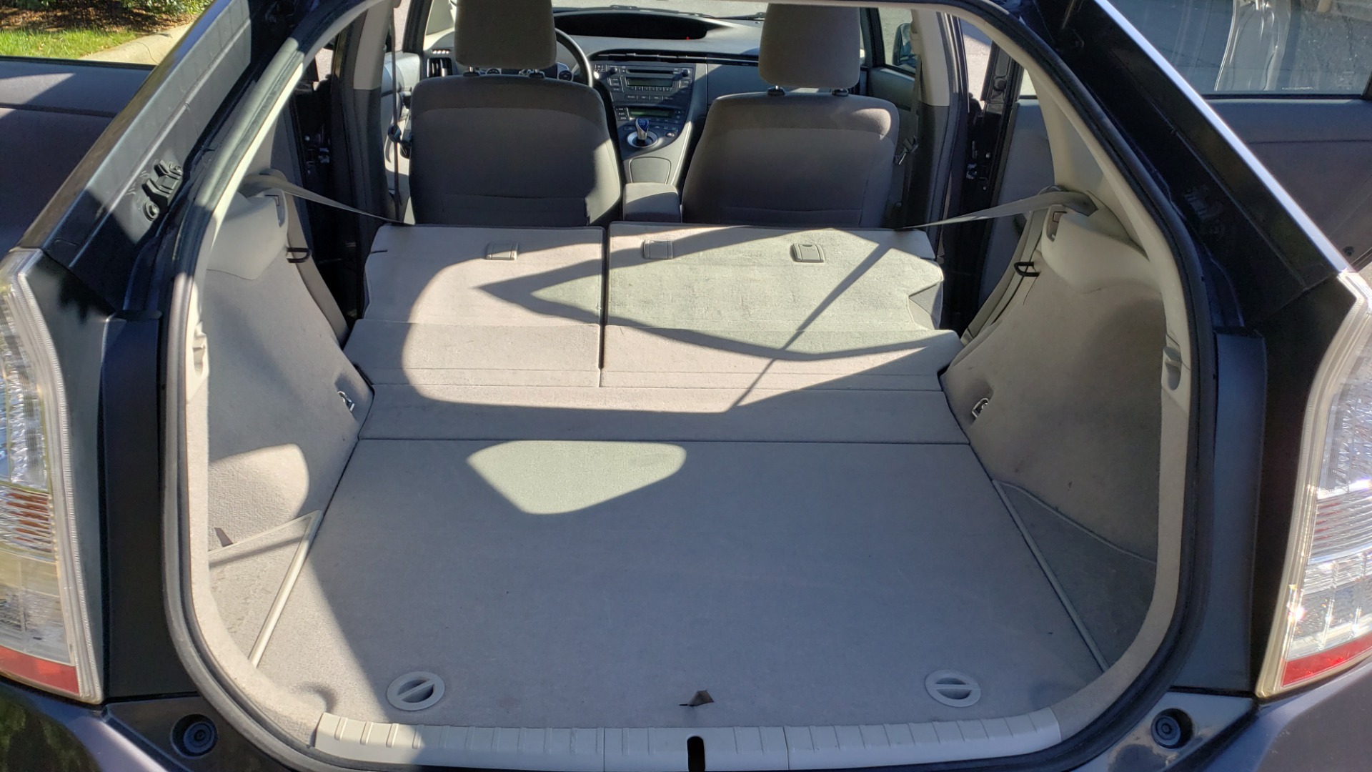 Used 2011 Toyota PRIUS ONE / HYBRID / 5-DOOR / HATCHBACK / 50MPG for sale Sold at Formula Imports in Charlotte NC 28227 16