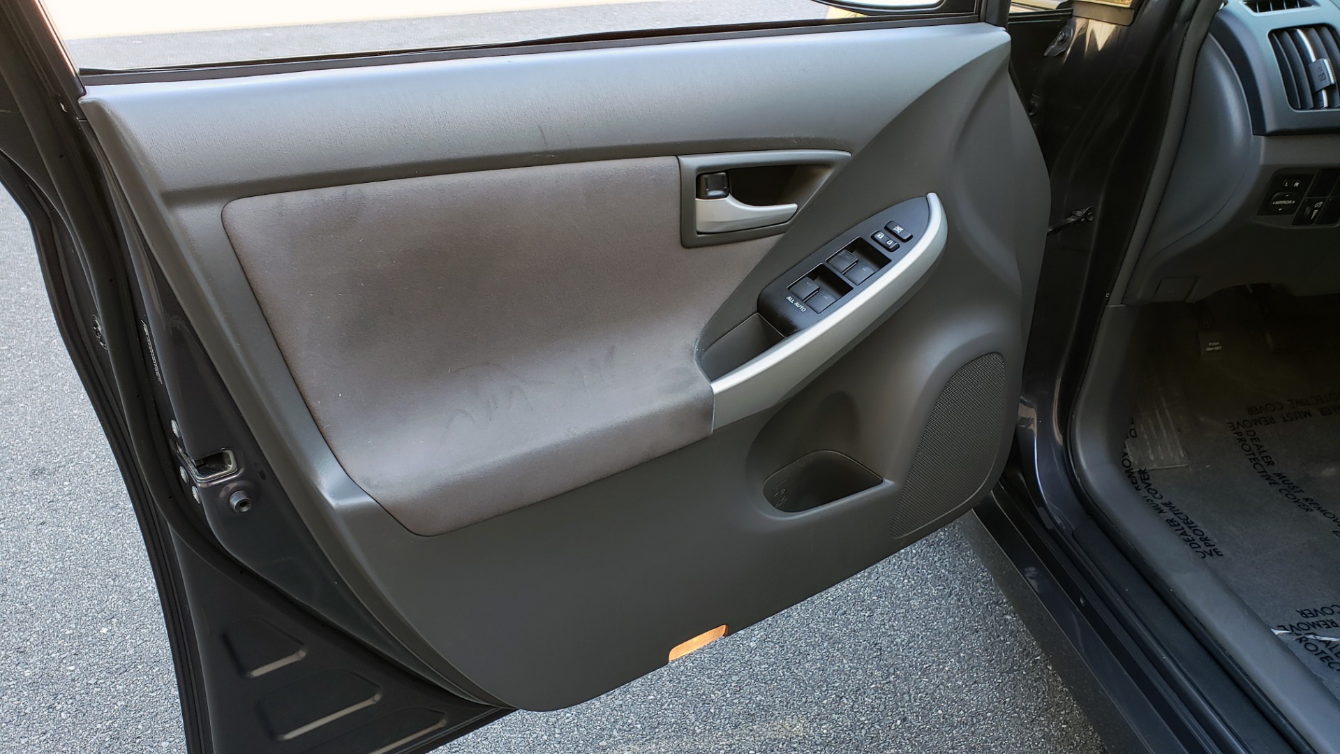 Used 2011 Toyota PRIUS ONE / HYBRID / 5-DOOR / HATCHBACK / 50MPG for sale Sold at Formula Imports in Charlotte NC 28227 31