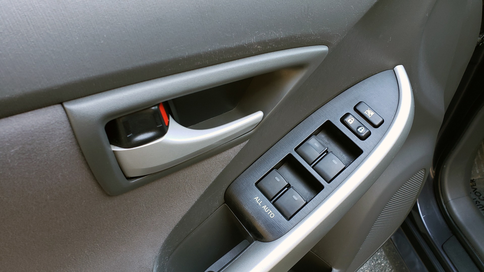 Used 2011 Toyota PRIUS ONE / HYBRID / 5-DOOR / HATCHBACK / 50MPG for sale Sold at Formula Imports in Charlotte NC 28227 32