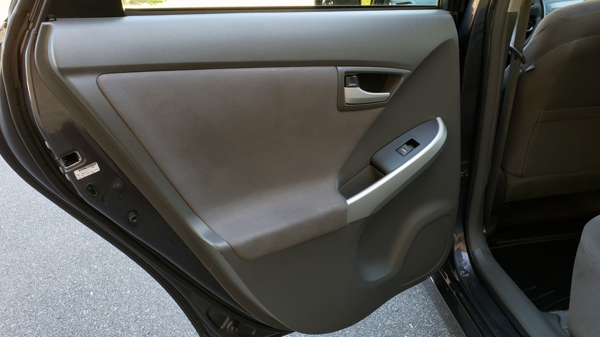 Used 2011 Toyota PRIUS ONE / HYBRID / 5-DOOR / HATCHBACK / 50MPG for sale Sold at Formula Imports in Charlotte NC 28227 54
