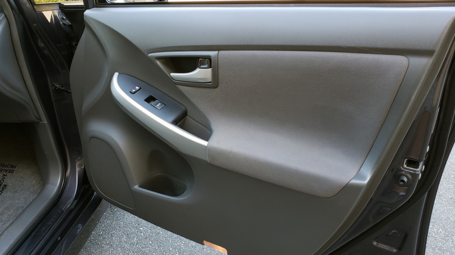 Used 2011 Toyota PRIUS ONE / HYBRID / 5-DOOR / HATCHBACK / 50MPG for sale Sold at Formula Imports in Charlotte NC 28227 58