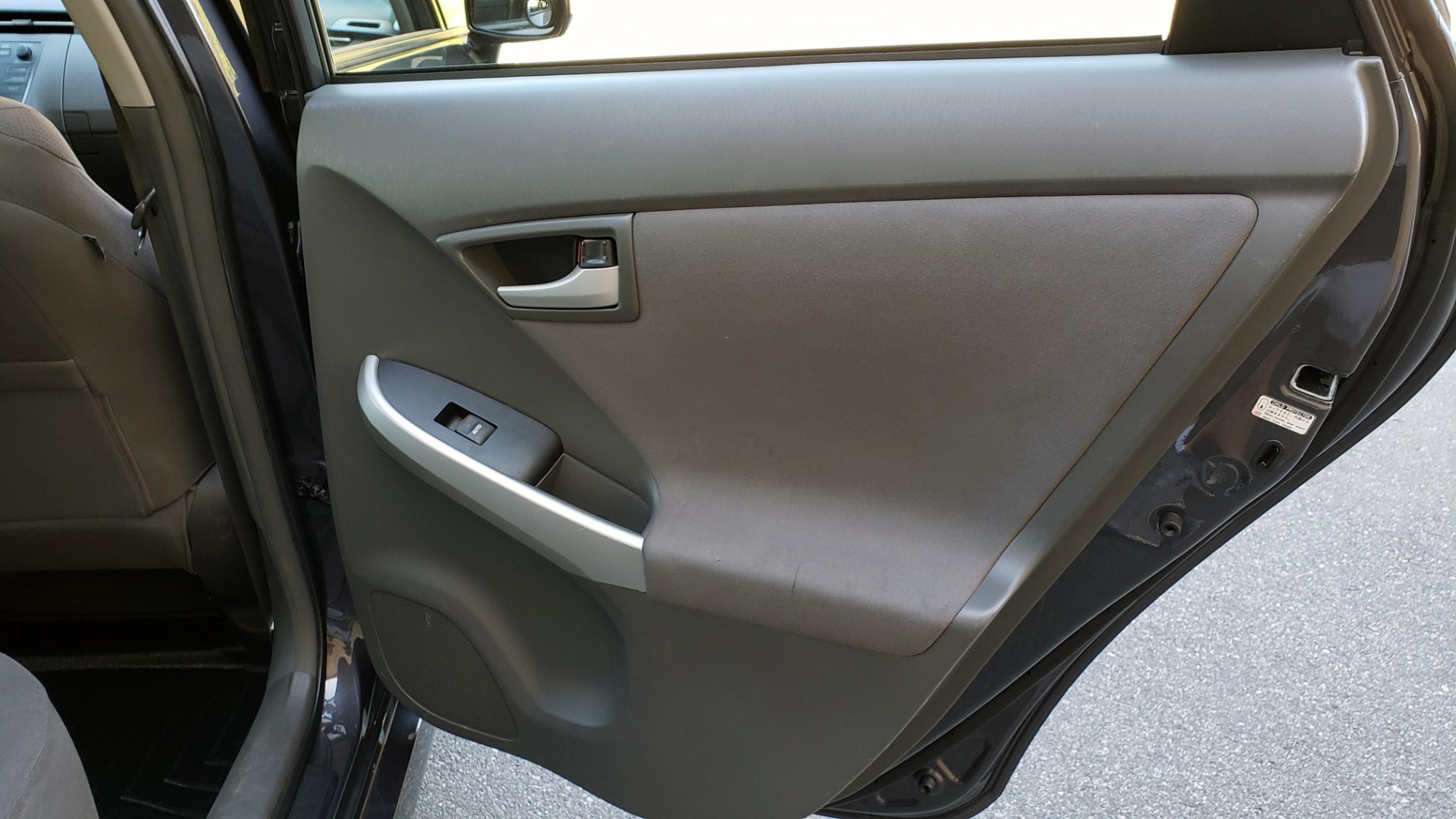 Used 2011 Toyota PRIUS ONE / HYBRID / 5-DOOR / HATCHBACK / 50MPG for sale Sold at Formula Imports in Charlotte NC 28227 64