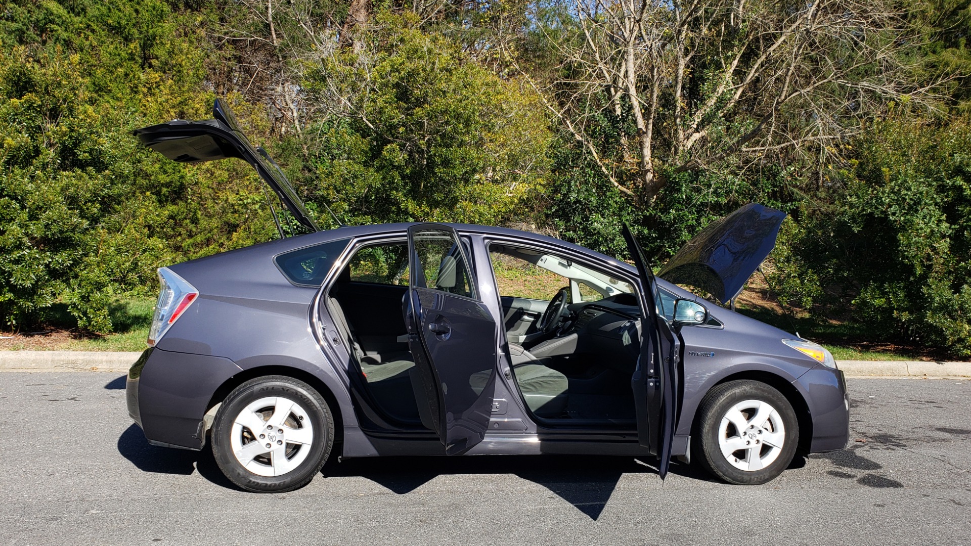 Used 2011 Toyota PRIUS ONE / HYBRID / 5-DOOR / HATCHBACK / 50MPG for sale Sold at Formula Imports in Charlotte NC 28227 9