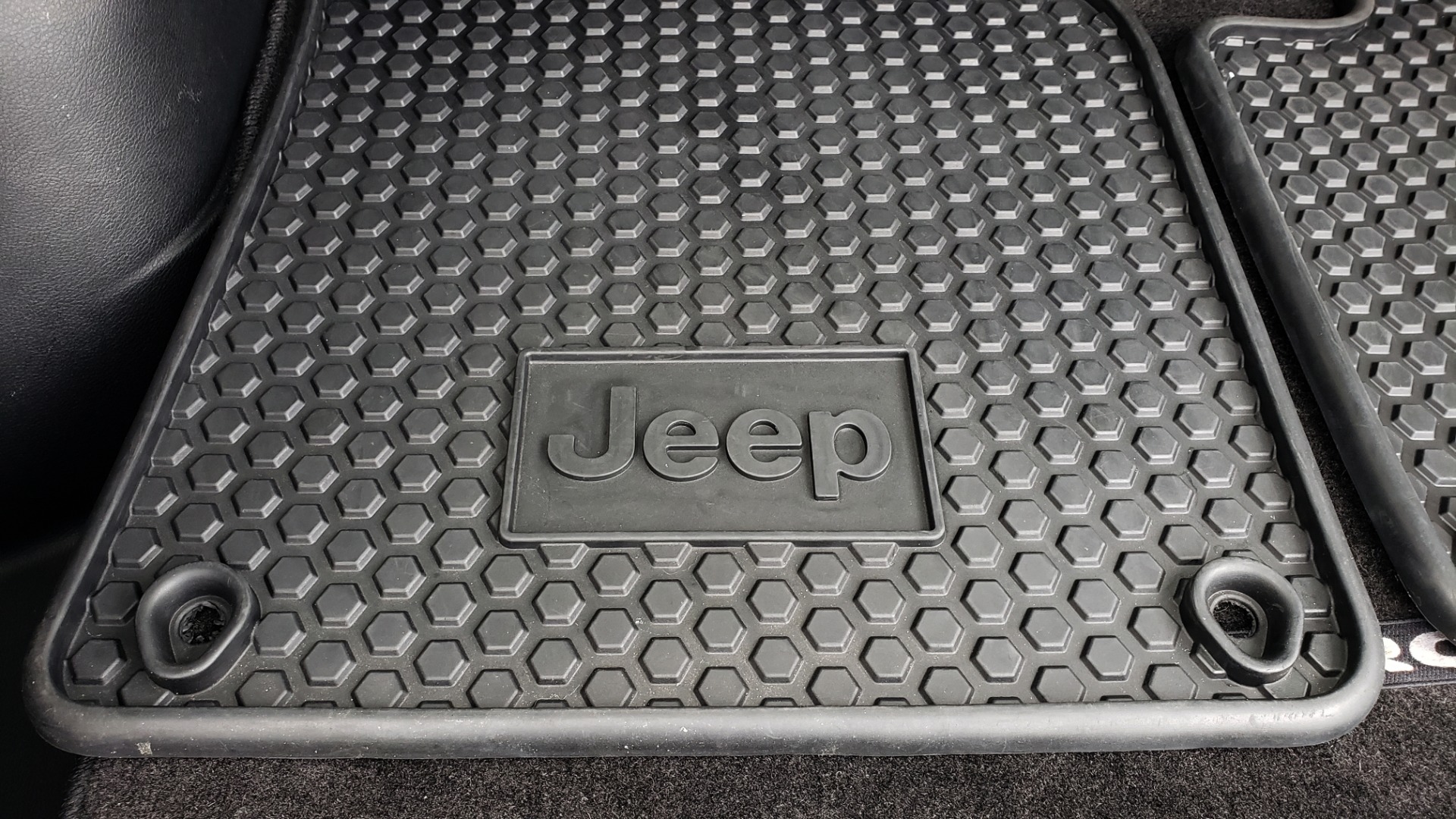 Used 2019 Jeep CHEROKEE LATITUDE PLUS FWD / CLD WTHR / HTD STS / BLIND SPOT / PRK ASST for sale Sold at Formula Imports in Charlotte NC 28227 15