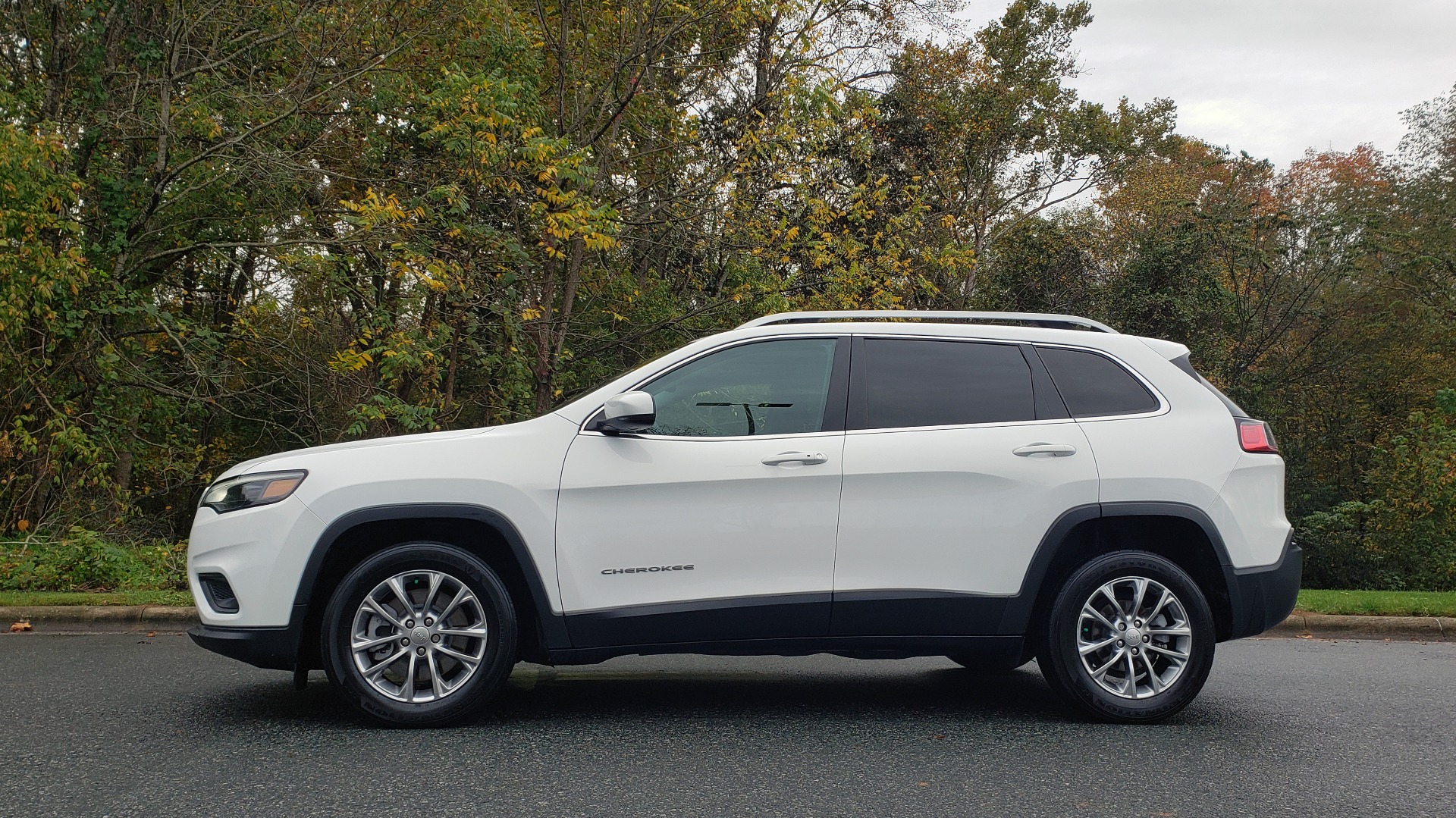 Used 2019 Jeep CHEROKEE LATITUDE PLUS FWD / CLD WTHR / HTD STS / BLIND SPOT / PRK ASST for sale Sold at Formula Imports in Charlotte NC 28227 2