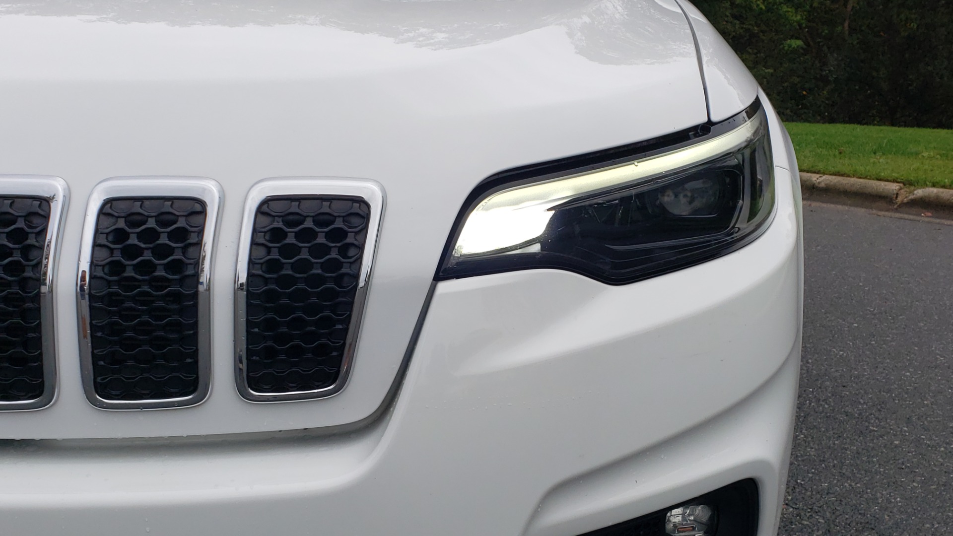 Used 2019 Jeep CHEROKEE LATITUDE PLUS FWD / CLD WTHR / HTD STS / BLIND SPOT / PRK ASST for sale Sold at Formula Imports in Charlotte NC 28227 23