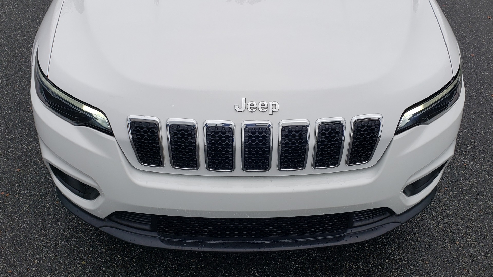 Used 2019 Jeep CHEROKEE LATITUDE PLUS FWD / CLD WTHR / HTD STS / BLIND SPOT / PRK ASST for sale Sold at Formula Imports in Charlotte NC 28227 24