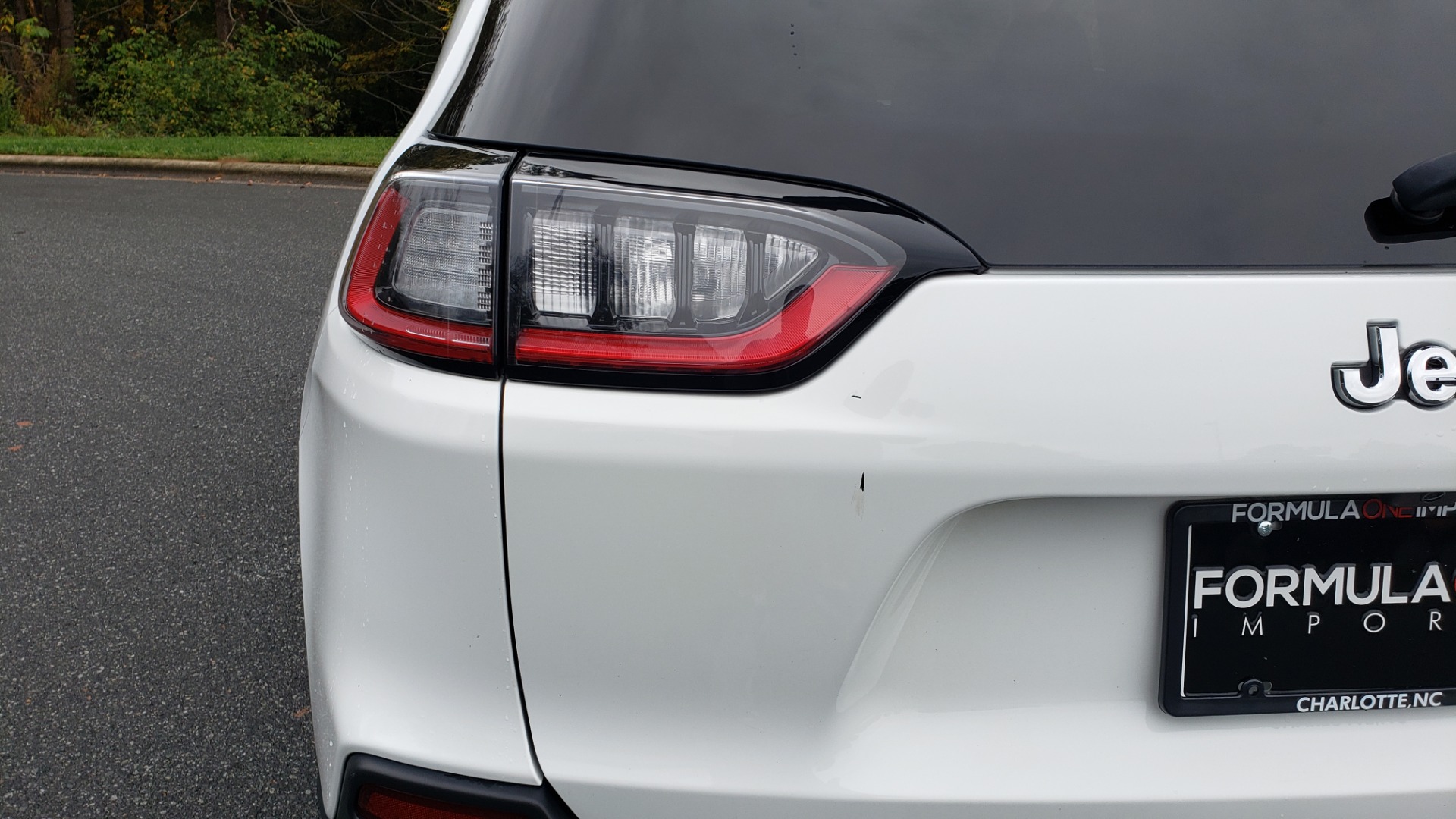 Used 2019 Jeep CHEROKEE LATITUDE PLUS FWD / CLD WTHR / HTD STS / BLIND SPOT / PRK ASST for sale Sold at Formula Imports in Charlotte NC 28227 29