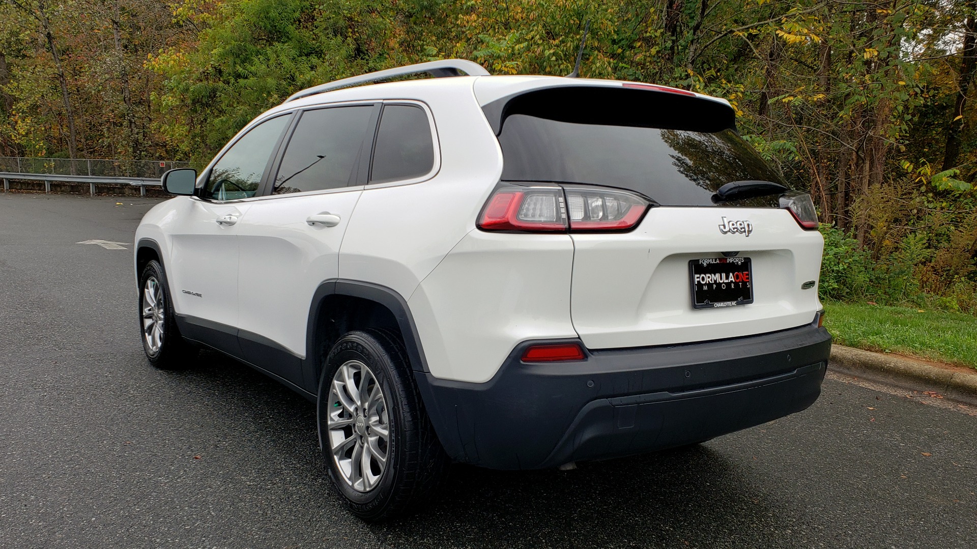 Used 2019 Jeep CHEROKEE LATITUDE PLUS FWD / CLD WTHR / HTD STS / BLIND SPOT / PRK ASST for sale Sold at Formula Imports in Charlotte NC 28227 3