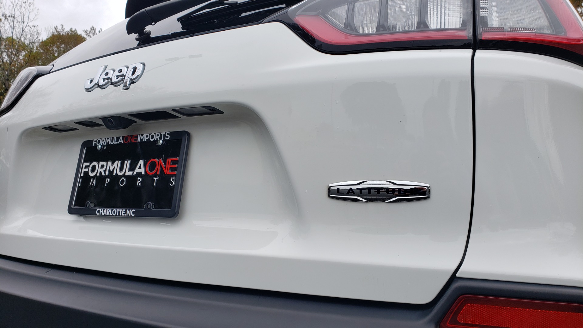 Used 2019 Jeep CHEROKEE LATITUDE PLUS FWD / CLD WTHR / HTD STS / BLIND SPOT / PRK ASST for sale Sold at Formula Imports in Charlotte NC 28227 31