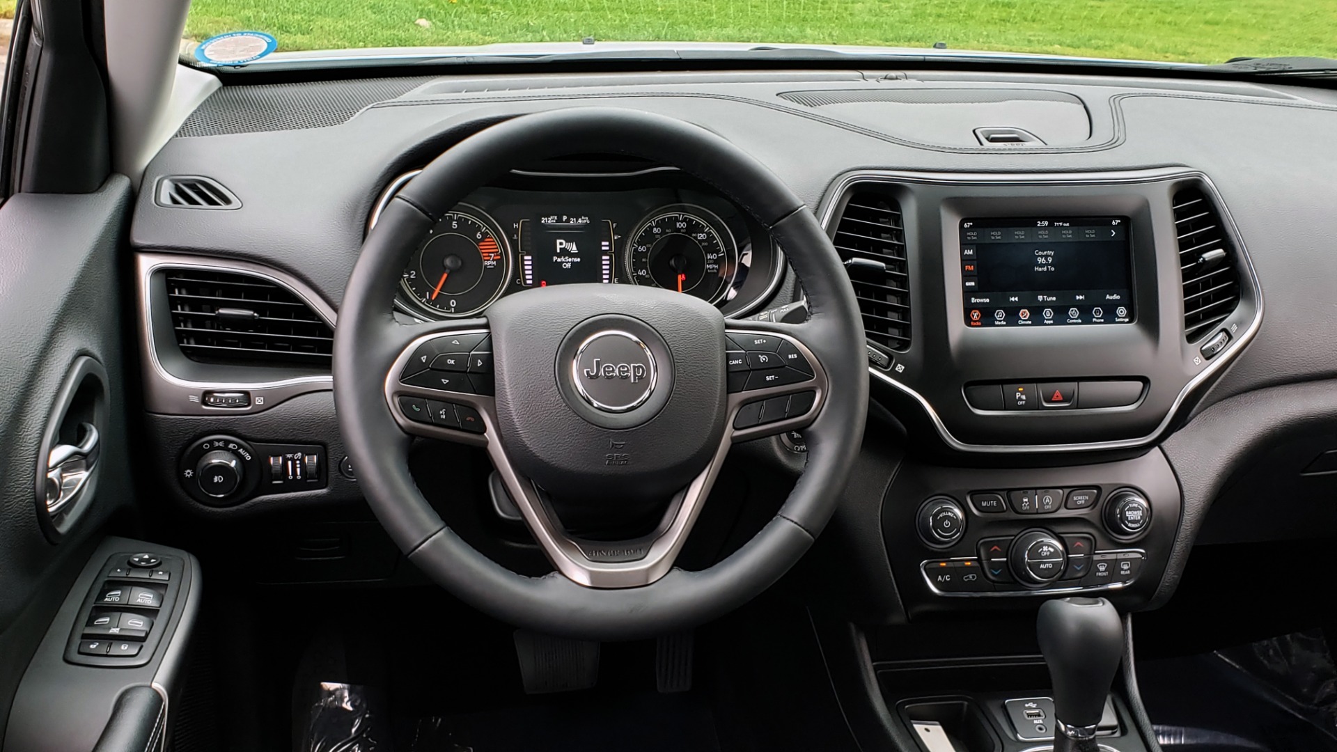 Used 2019 Jeep CHEROKEE LATITUDE PLUS FWD / CLD WTHR / HTD STS / BLIND SPOT / PRK ASST for sale Sold at Formula Imports in Charlotte NC 28227 39