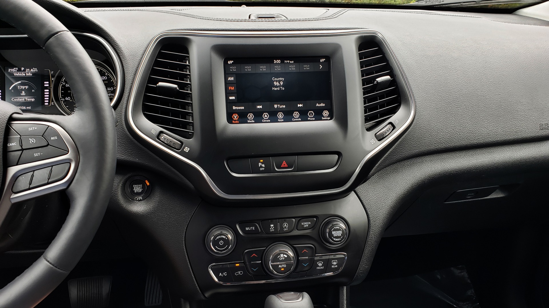 Used 2019 Jeep CHEROKEE LATITUDE PLUS FWD / CLD WTHR / HTD STS / BLIND SPOT / PRK ASST for sale Sold at Formula Imports in Charlotte NC 28227 45