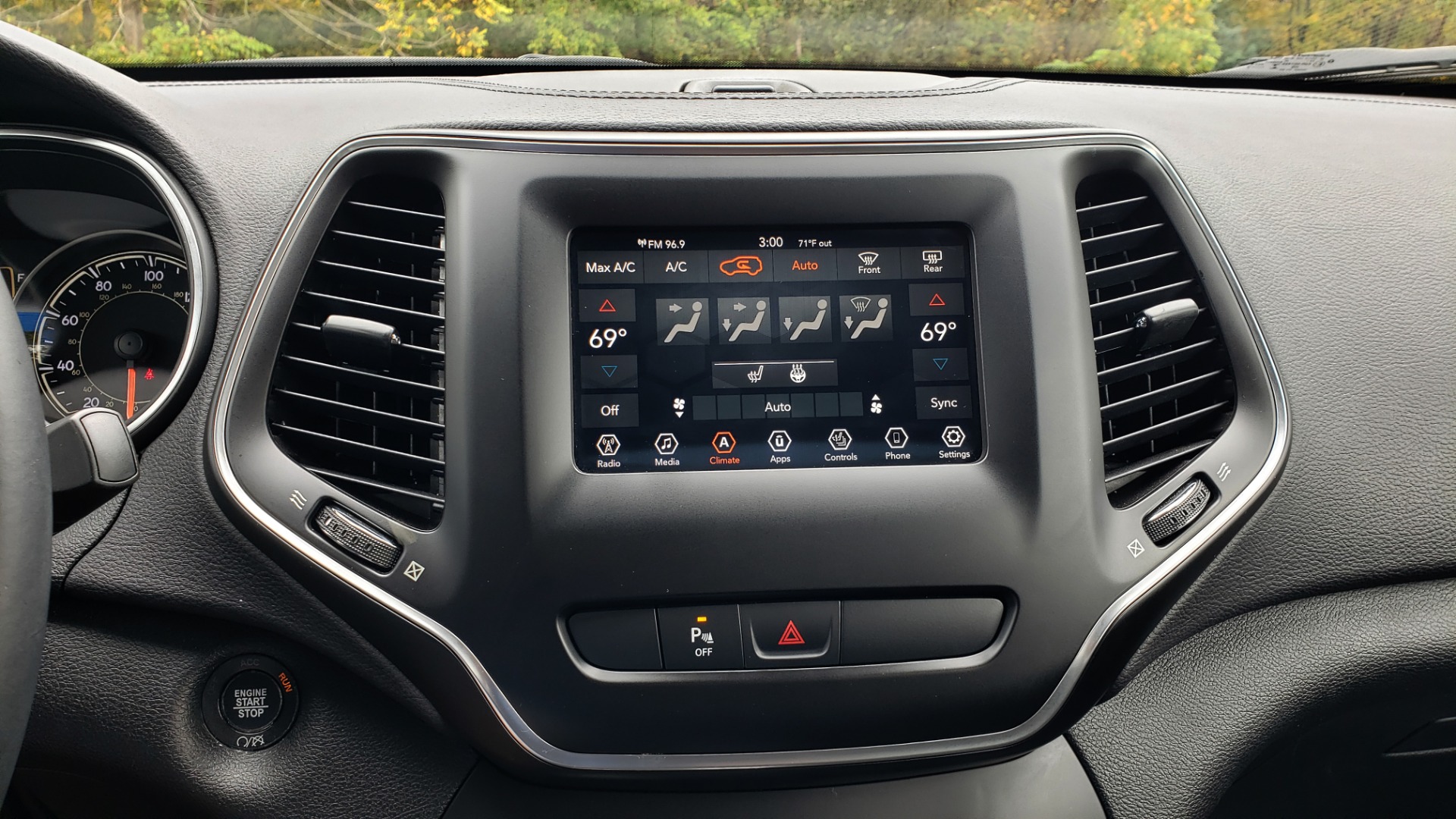 Used 2019 Jeep CHEROKEE LATITUDE PLUS FWD / CLD WTHR / HTD STS / BLIND SPOT / PRK ASST for sale Sold at Formula Imports in Charlotte NC 28227 47