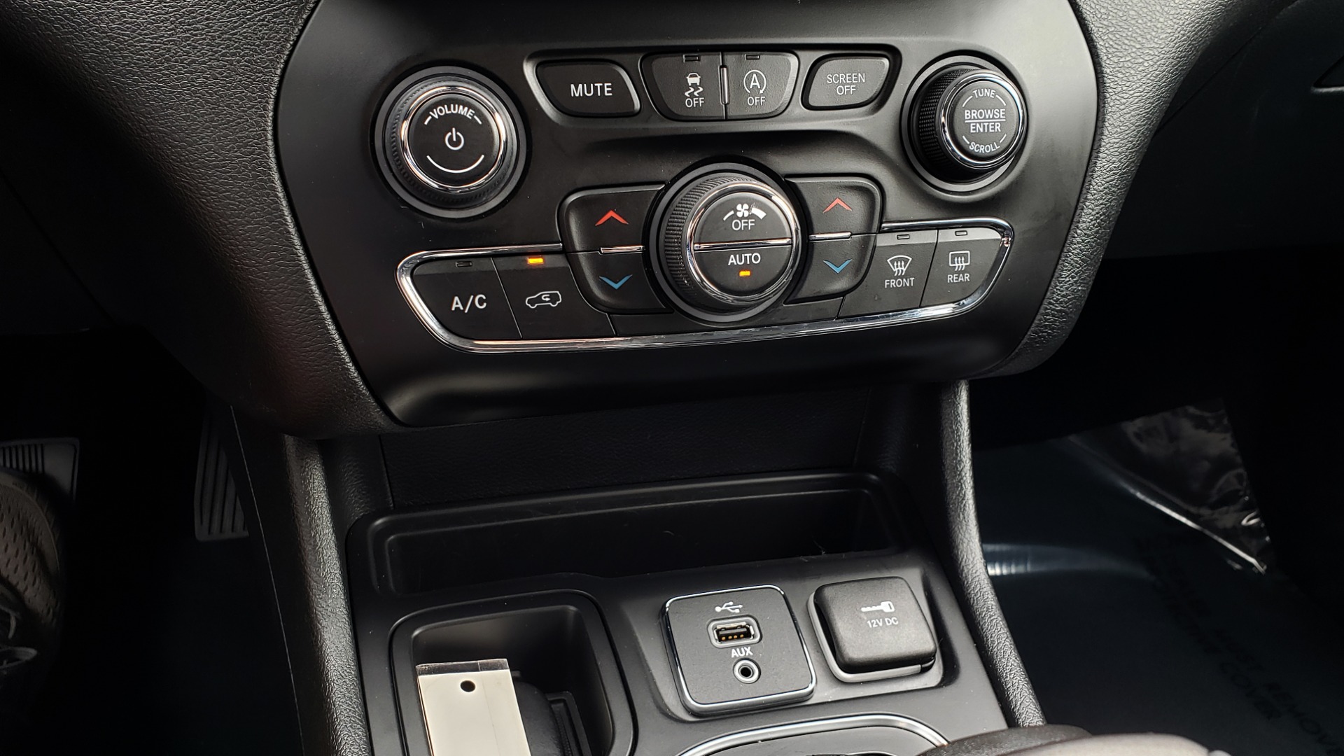 Used 2019 Jeep CHEROKEE LATITUDE PLUS FWD / CLD WTHR / HTD STS / BLIND SPOT / PRK ASST for sale Sold at Formula Imports in Charlotte NC 28227 49