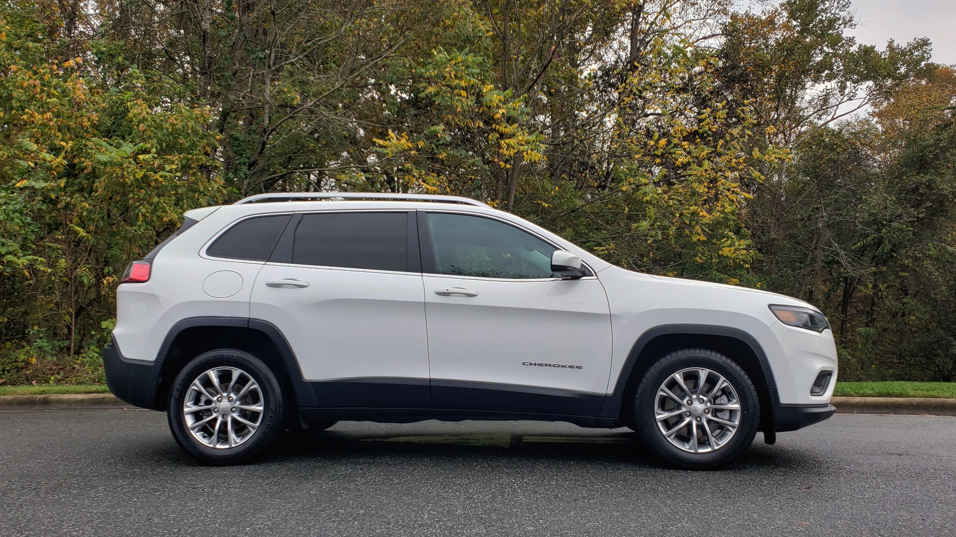Used 2019 Jeep CHEROKEE LATITUDE PLUS FWD / CLD WTHR / HTD STS / BLIND SPOT / PRK ASST for sale Sold at Formula Imports in Charlotte NC 28227 5
