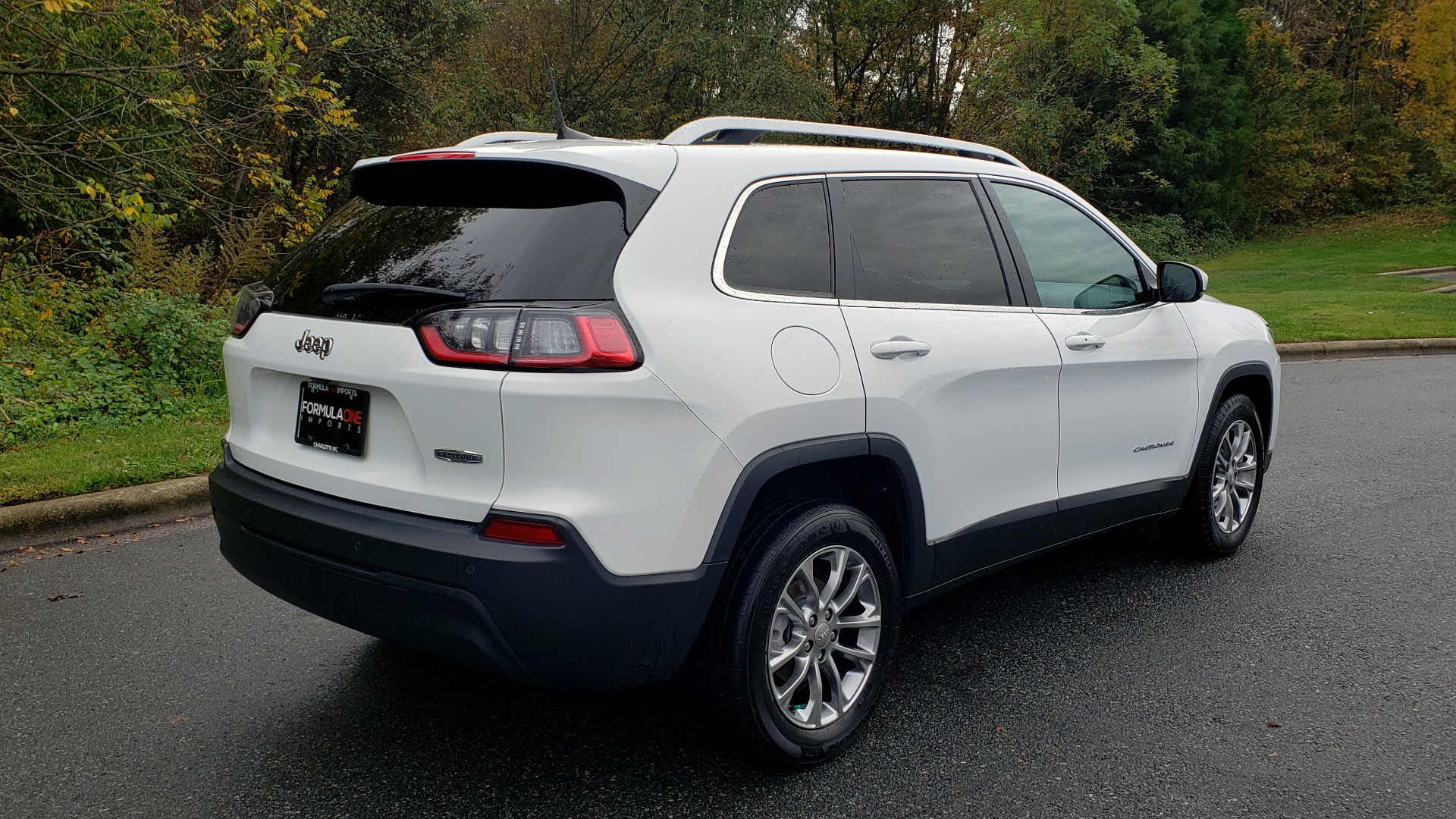 Used 2019 Jeep CHEROKEE LATITUDE PLUS FWD / CLD WTHR / HTD STS / BLIND SPOT / PRK ASST for sale Sold at Formula Imports in Charlotte NC 28227 6