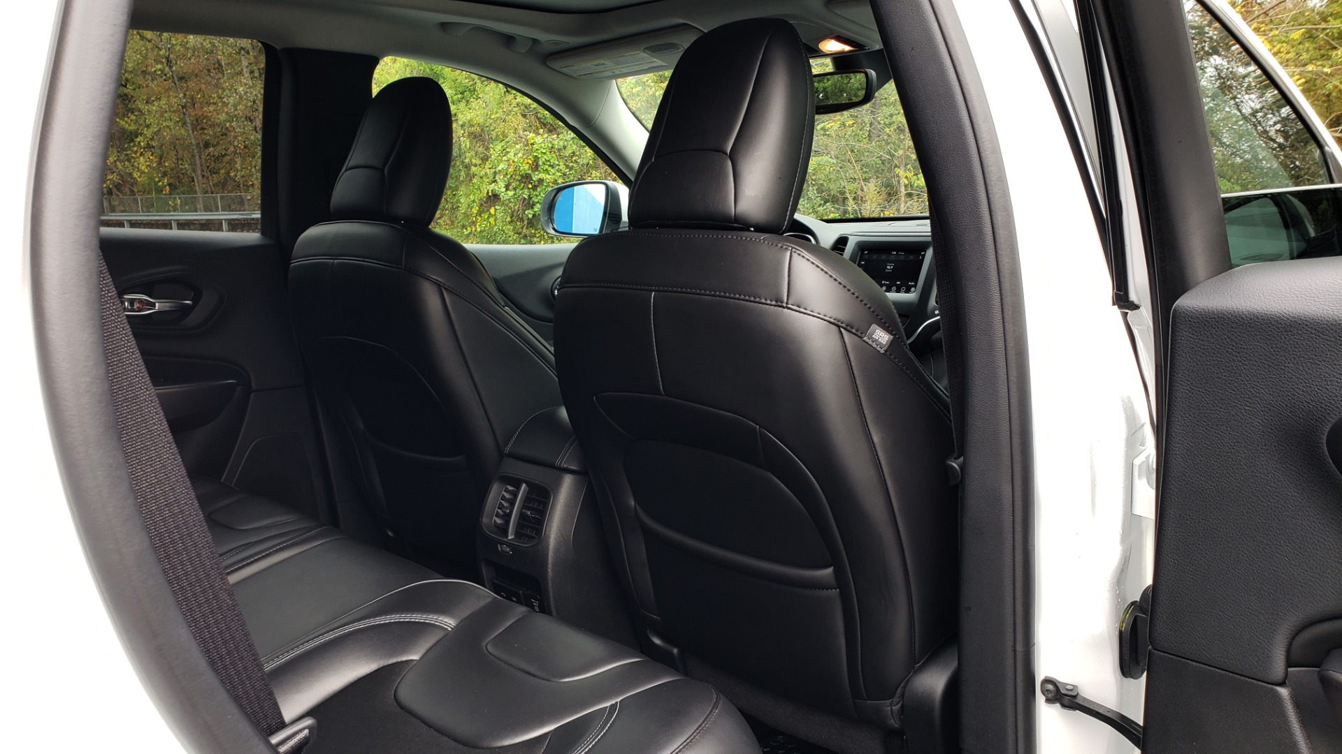 Used 2019 Jeep CHEROKEE LATITUDE PLUS FWD / CLD WTHR / HTD STS / BLIND SPOT / PRK ASST for sale Sold at Formula Imports in Charlotte NC 28227 74