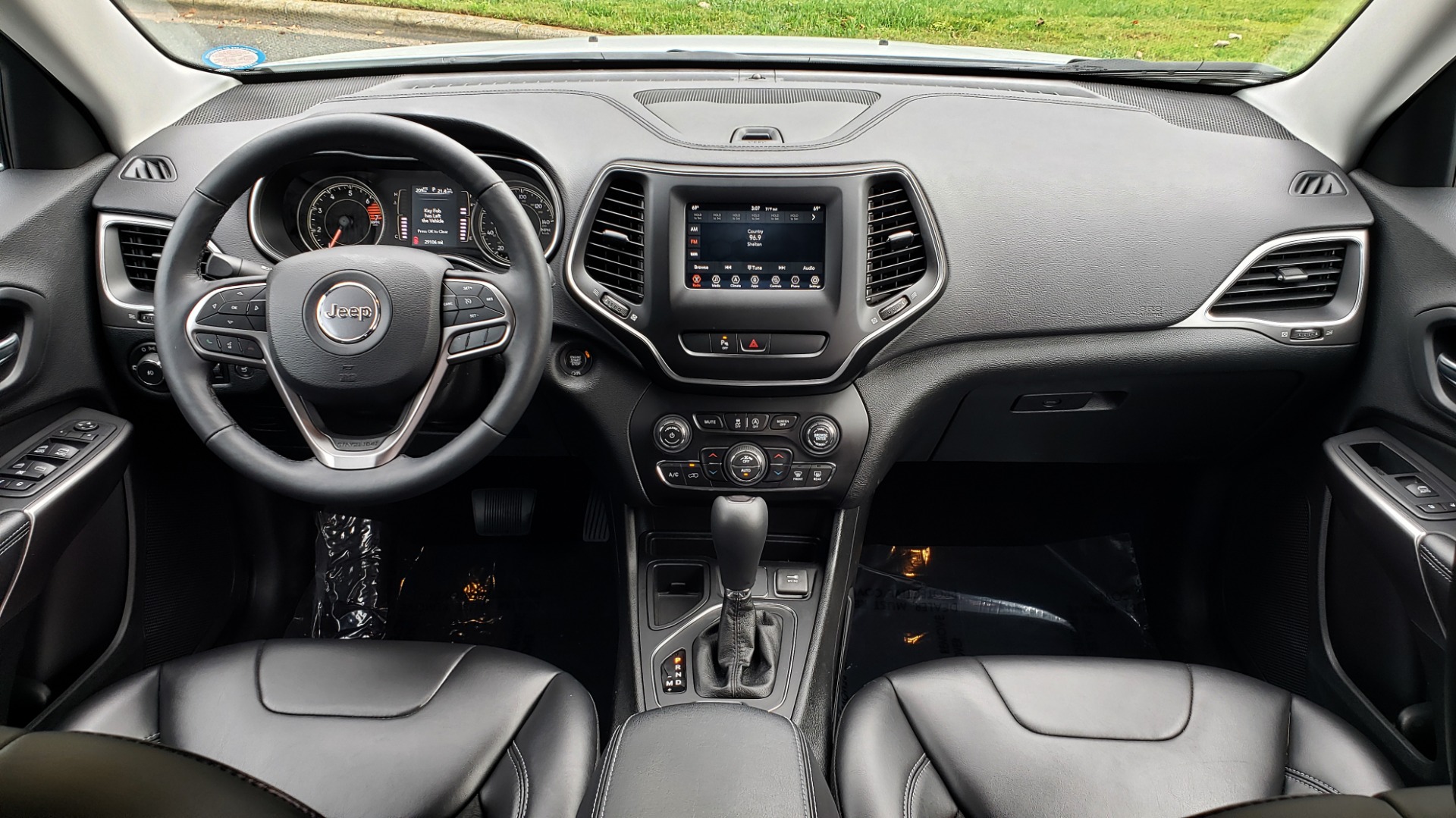 Used 2019 Jeep CHEROKEE LATITUDE PLUS FWD / CLD WTHR / HTD STS / BLIND SPOT / PRK ASST for sale Sold at Formula Imports in Charlotte NC 28227 77