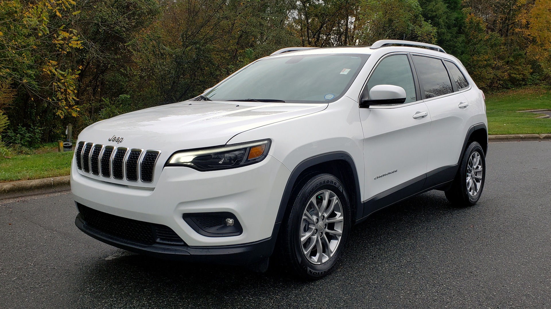 Used 2019 Jeep CHEROKEE LATITUDE PLUS FWD / CLD WTHR / HTD STS / BLIND SPOT / PRK ASST for sale Sold at Formula Imports in Charlotte NC 28227 1