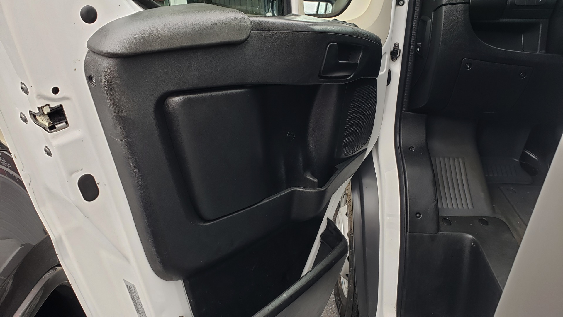 Used 2015 Ram PROMASTER CARGO VAN 136-INCH WB / LOW ROOF / LADDER RACK / INSIDE RACKS for sale Sold at Formula Imports in Charlotte NC 28227 24