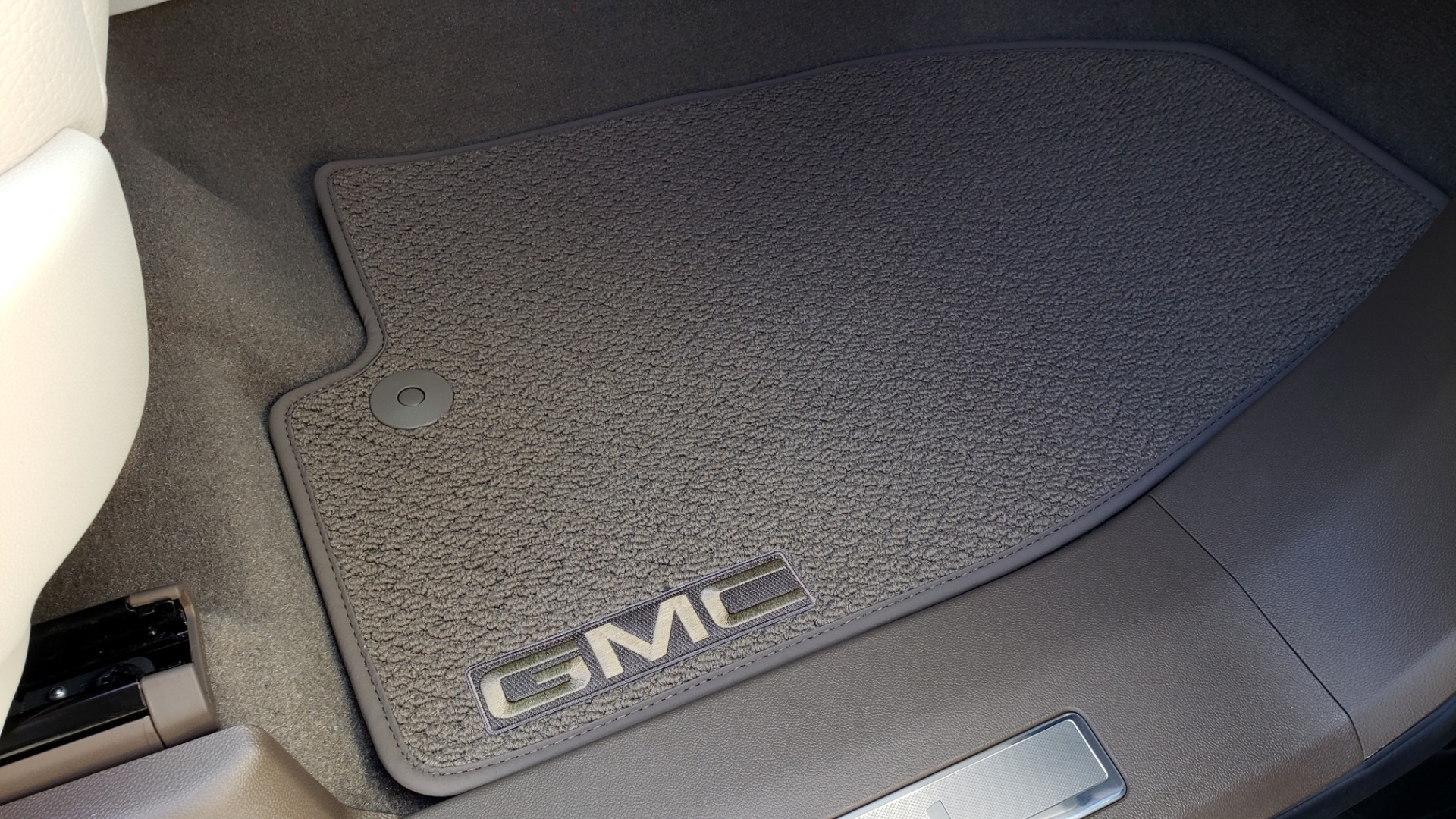 Used 2021 GMC YUKON DENALI PREMIUM 4WD / NAV / ADVANCED TECH / ENTERTAINMENT for sale Sold at Formula Imports in Charlotte NC 28227 87
