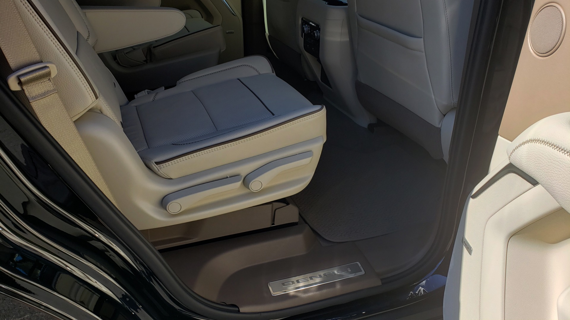 Used 2021 GMC YUKON DENALI PREMIUM 4WD / NAV / ADVANCED TECH / ENTERTAINMENT for sale Sold at Formula Imports in Charlotte NC 28227 91