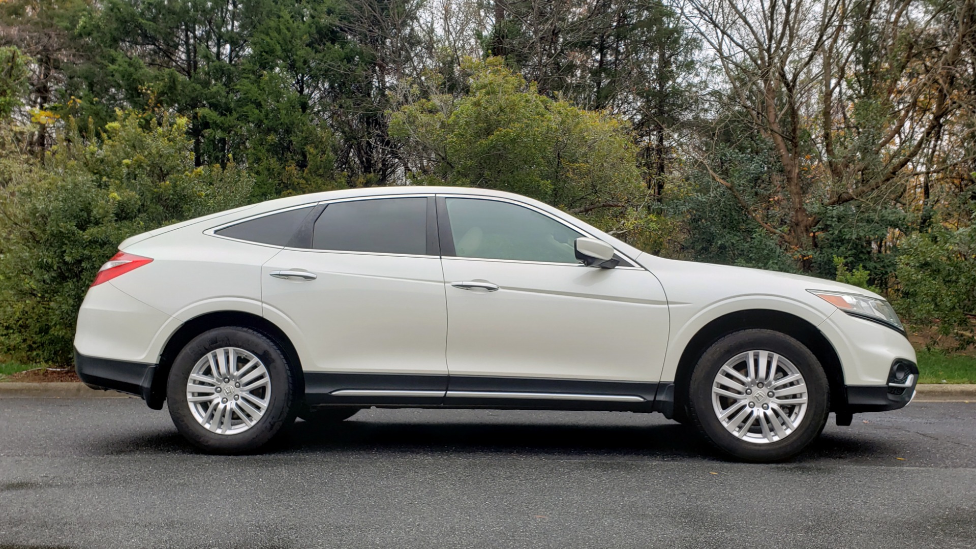 Used 2015 Honda CROSSTOUR EX-L 2WD / SUNROOF / REARVIEW / 17-IN ALLOY WHEELS for sale Sold at Formula Imports in Charlotte NC 28227 5