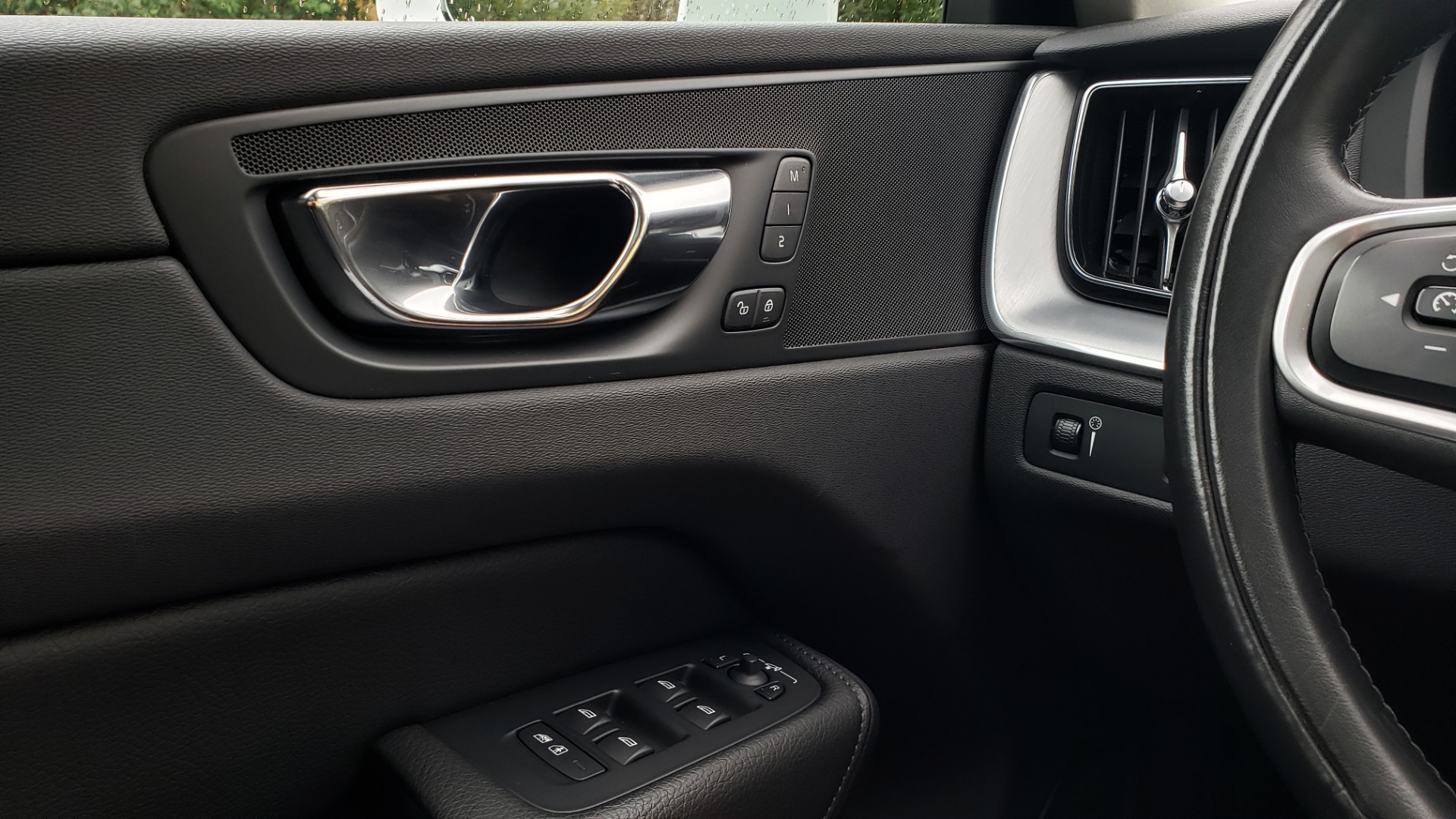 Used 2018 Volvo XC60 MOMENTUM AWD / NAV / SUNROOF / LKA / BLIS / PRK ASST for sale Sold at Formula Imports in Charlotte NC 28227 16