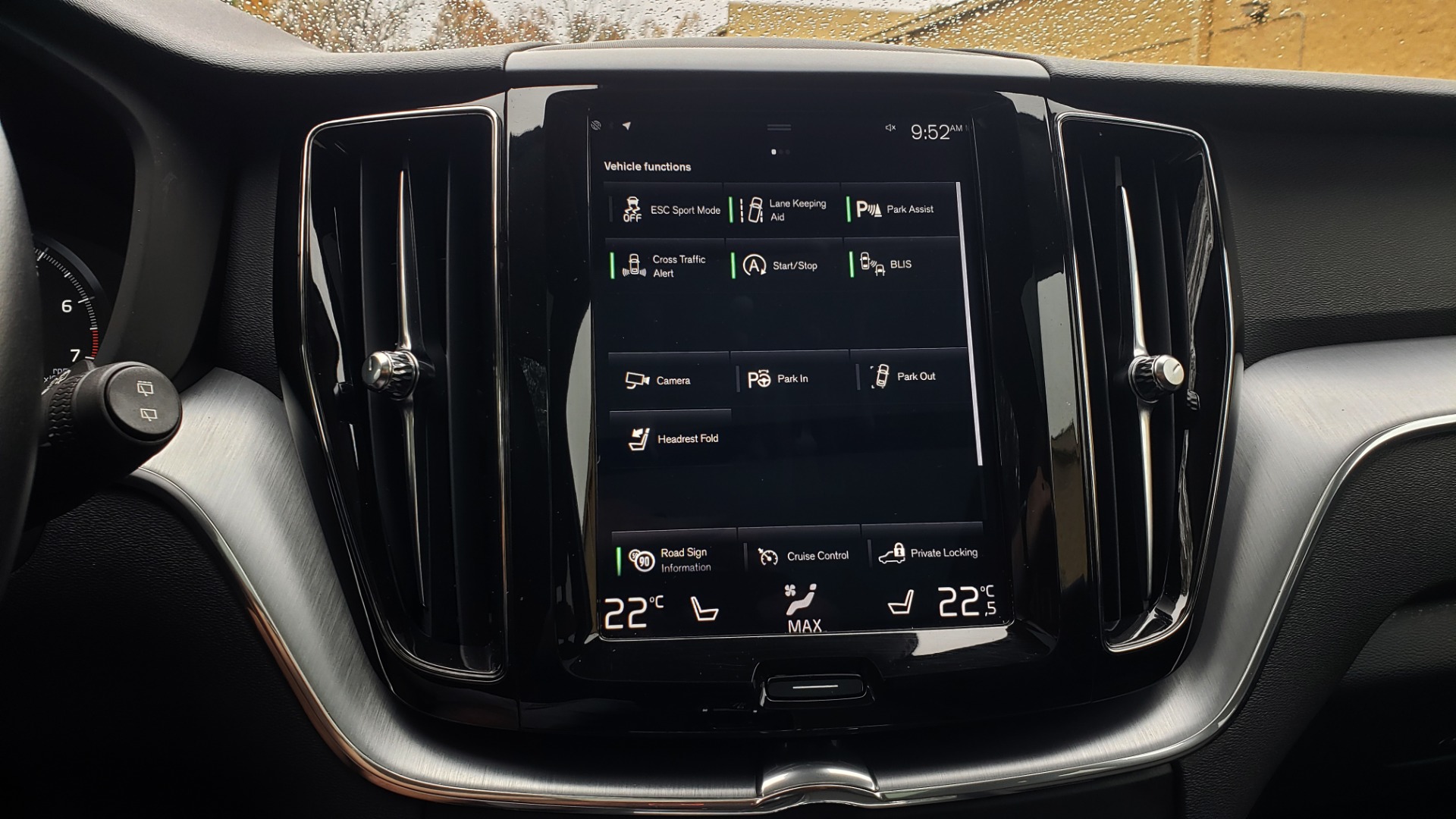 Used 2018 Volvo XC60 MOMENTUM AWD / NAV / SUNROOF / LKA / BLIS / PRK ASST for sale Sold at Formula Imports in Charlotte NC 28227 26