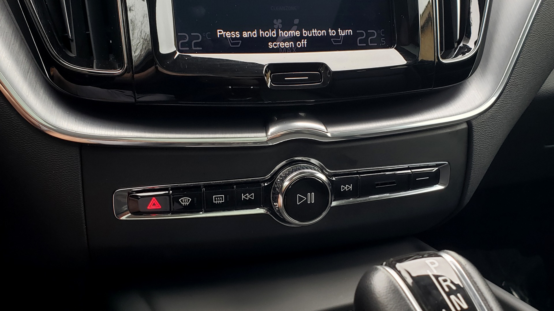 Used 2018 Volvo XC60 MOMENTUM AWD / NAV / SUNROOF / LKA / BLIS / PRK ASST for sale Sold at Formula Imports in Charlotte NC 28227 28