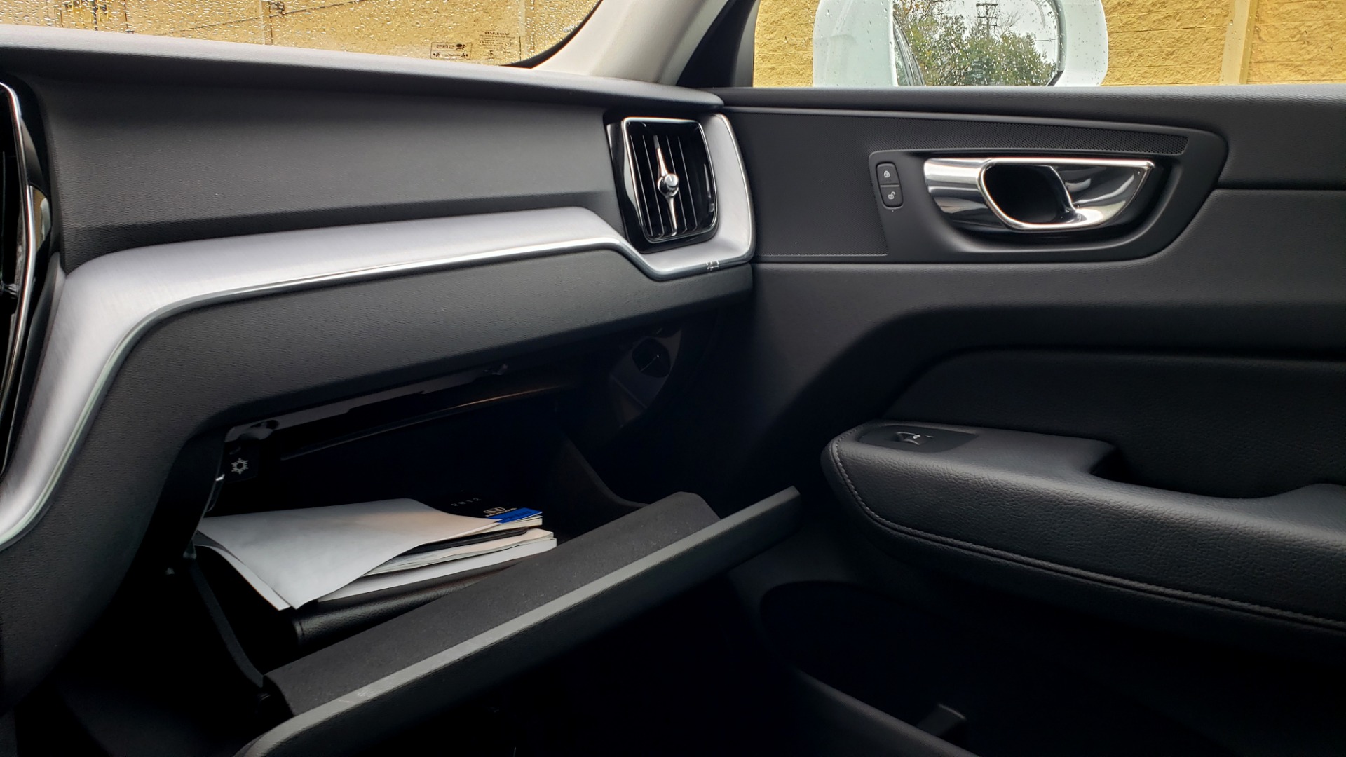 Used 2018 Volvo XC60 MOMENTUM AWD / NAV / SUNROOF / LKA / BLIS / PRK ASST for sale Sold at Formula Imports in Charlotte NC 28227 30