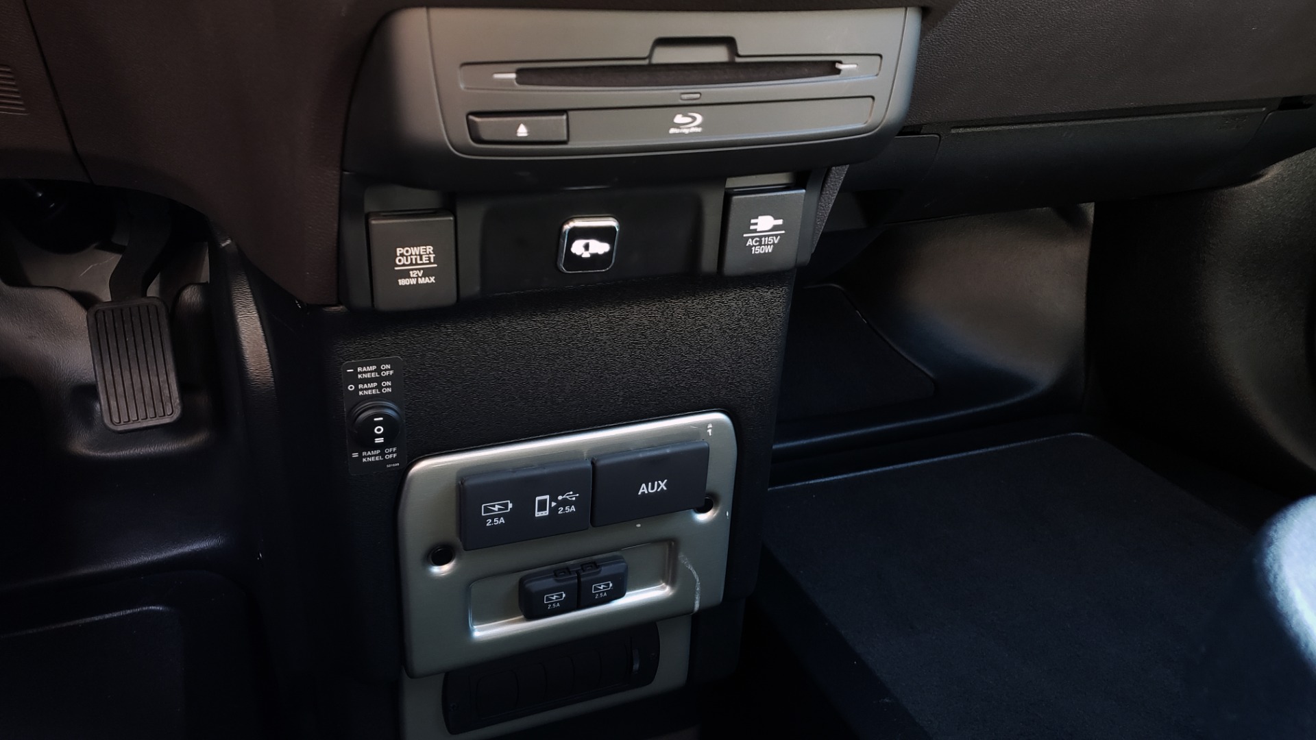 Used 2019 Honda ODYSSEY EX-L BRAUNABILITY / NAV / RES / LKA / BLUE-RAY / SUNROOF / REARVIEW for sale Sold at Formula Imports in Charlotte NC 28227 24