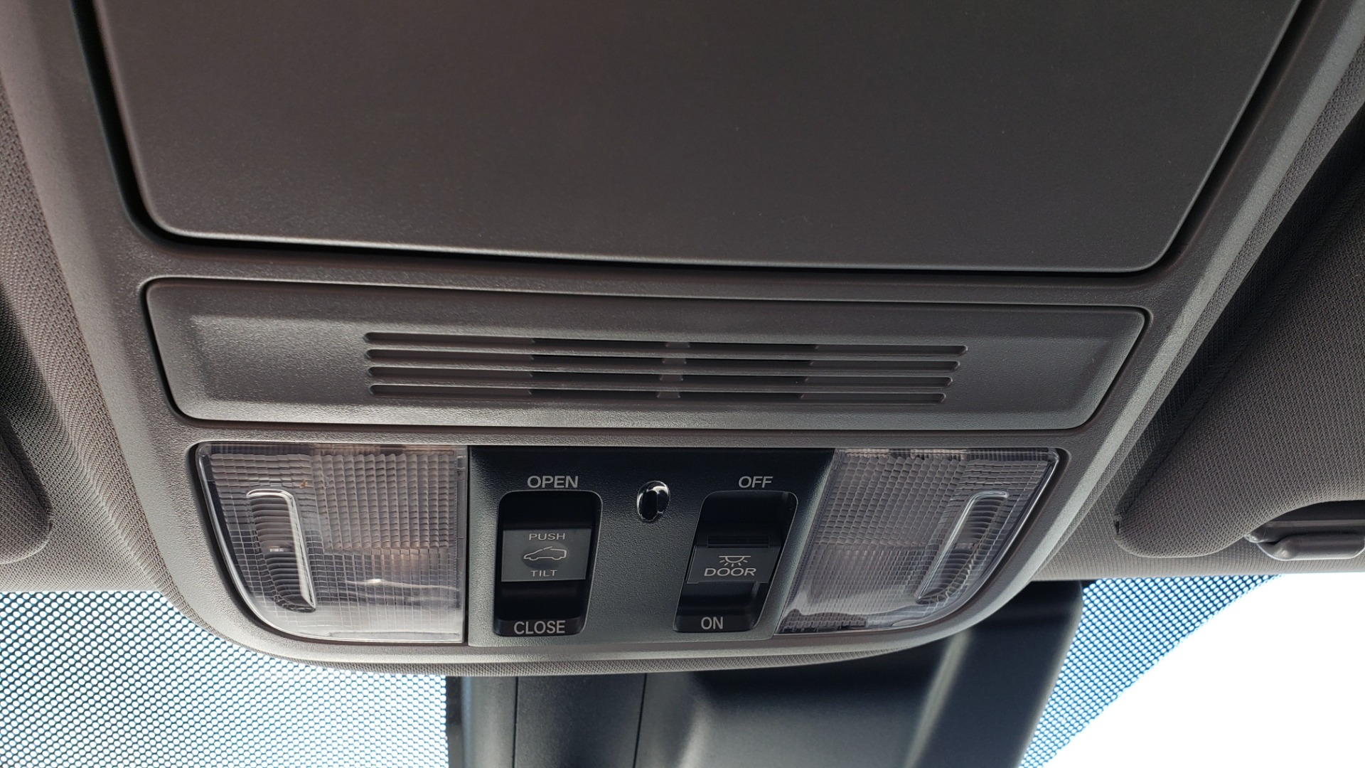 Used 2019 Honda ODYSSEY EX-L BRAUNABILITY / NAV / RES / LKA / BLUE-RAY / SUNROOF / REARVIEW for sale Sold at Formula Imports in Charlotte NC 28227 32