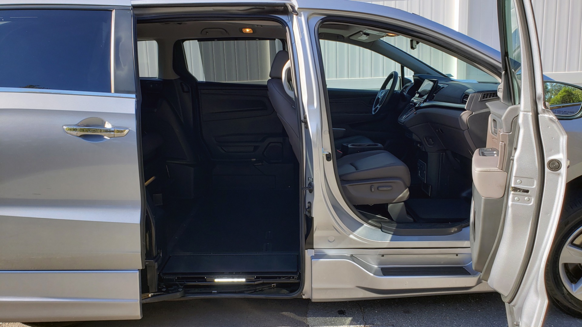 Used 2019 Honda ODYSSEY EX-L BRAUNABILITY / NAV / RES / LKA / BLUE-RAY / SUNROOF / REARVIEW for sale Sold at Formula Imports in Charlotte NC 28227 35