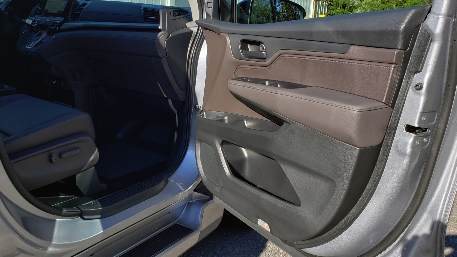 Used 2019 Honda ODYSSEY EX-L BRAUNABILITY / NAV / RES / LKA / BLUE-RAY / SUNROOF / REARVIEW for sale Sold at Formula Imports in Charlotte NC 28227 36