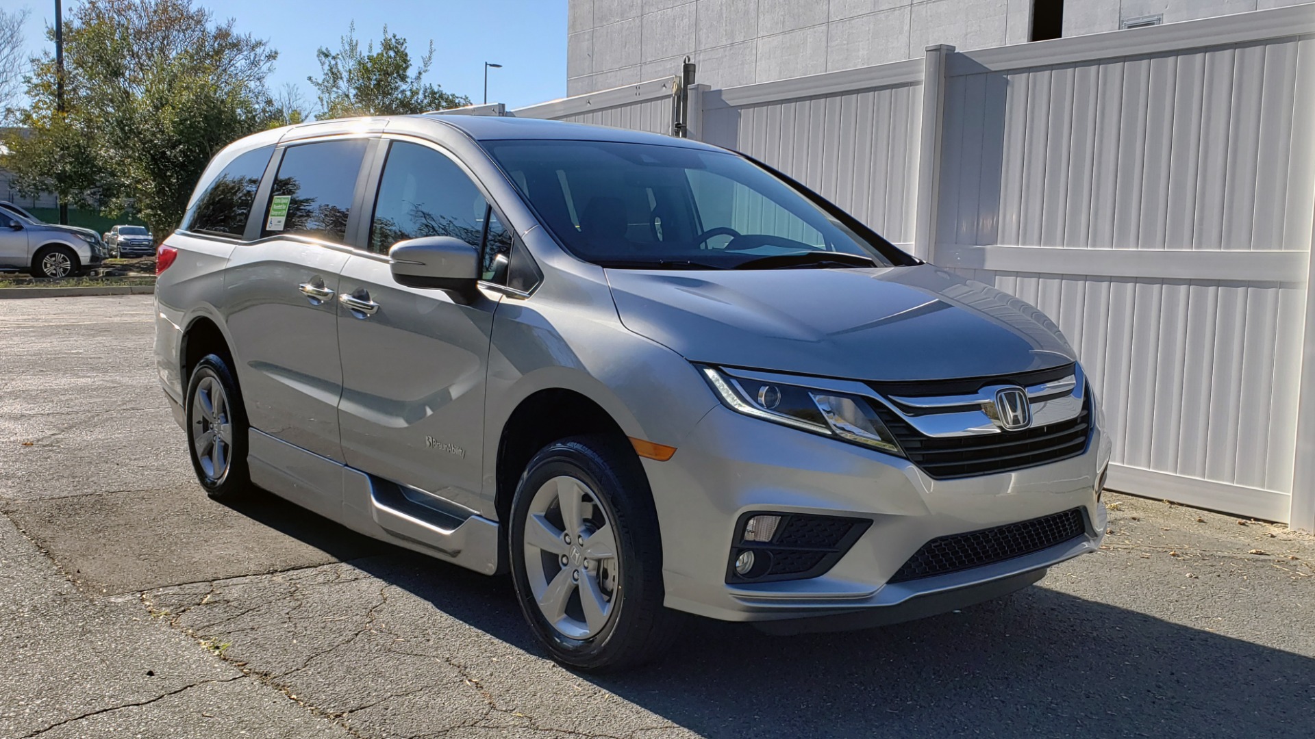 Used 2019 Honda ODYSSEY EX-L BRAUNABILITY / NAV / RES / LKA / BLUE-RAY / SUNROOF / REARVIEW for sale Sold at Formula Imports in Charlotte NC 28227 4