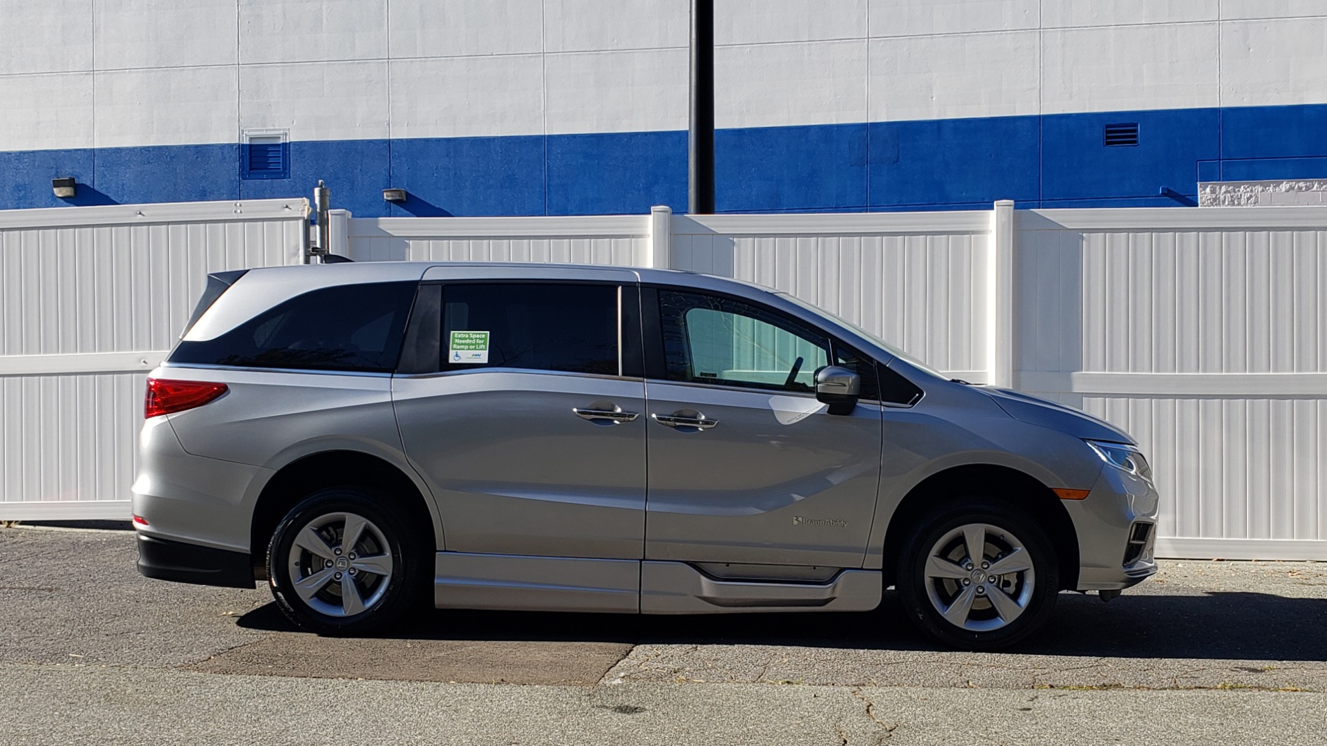 Used 2019 Honda ODYSSEY EX-L BRAUNABILITY / NAV / RES / LKA / BLUE-RAY / SUNROOF / REARVIEW for sale Sold at Formula Imports in Charlotte NC 28227 5