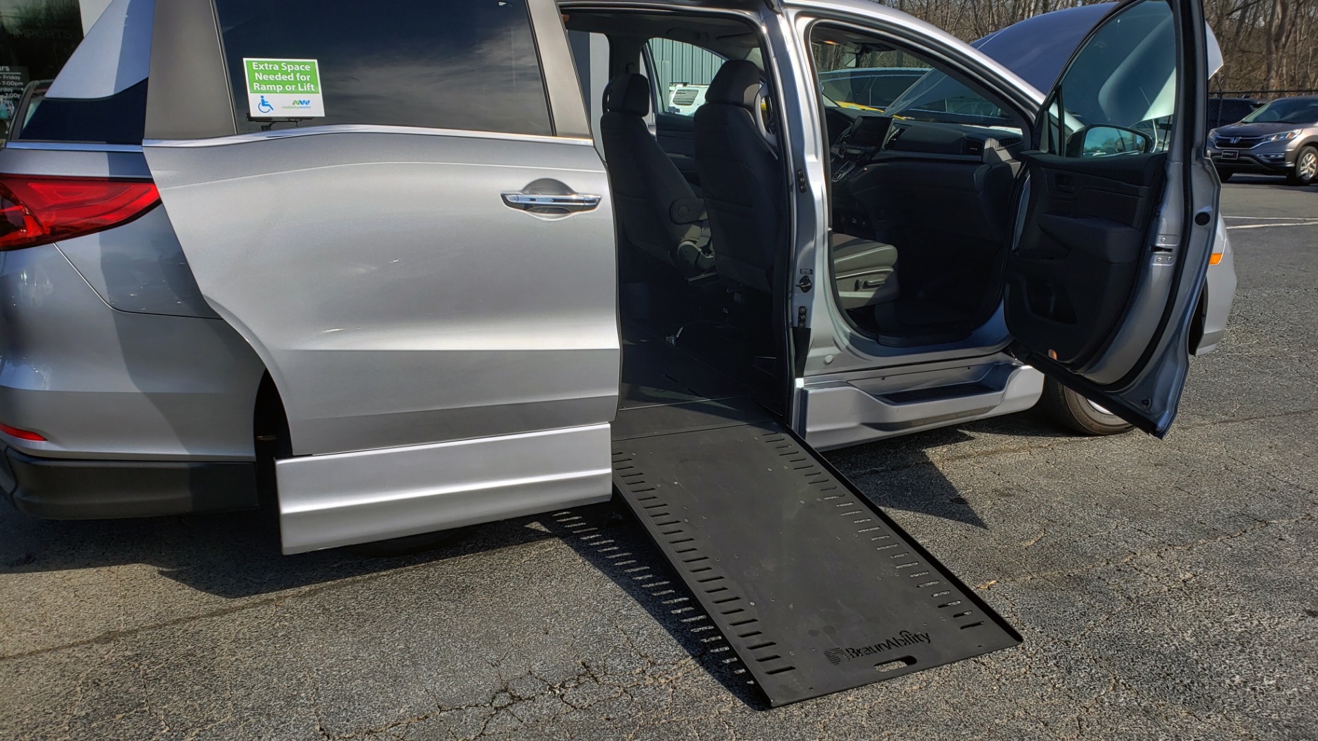 Used 2019 Honda ODYSSEY EX-L BRAUNABILITY / NAV / RES / LKA / BLUE-RAY / SUNROOF / REARVIEW for sale Sold at Formula Imports in Charlotte NC 28227 7