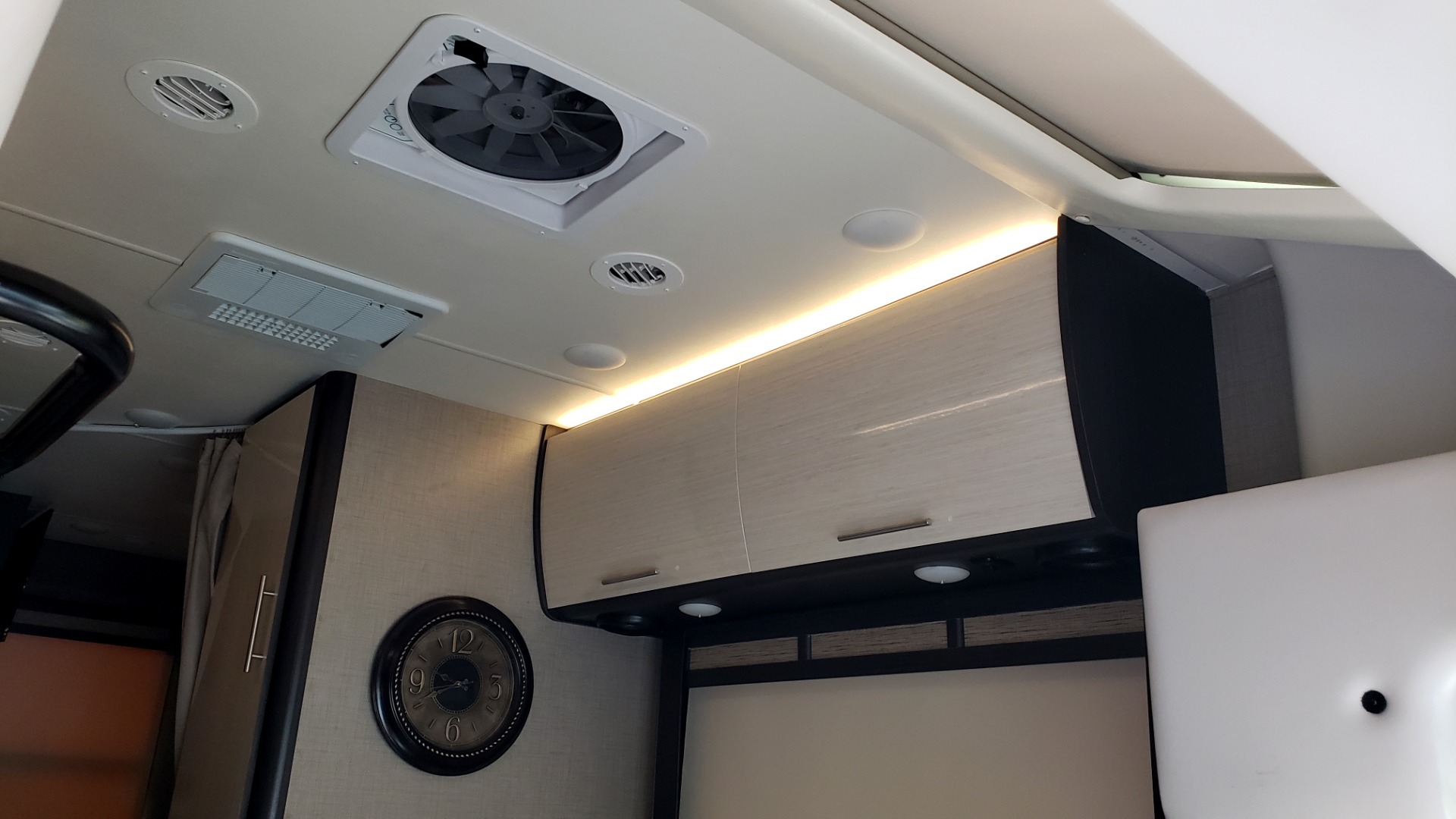 Used 2017 Ford TRANSIT 350 DRW THOR MOTOR COACH / 23TB RV / HEAD / SHOWER / KITCHEN for sale $68,995 at Formula Imports in Charlotte NC 28227 104