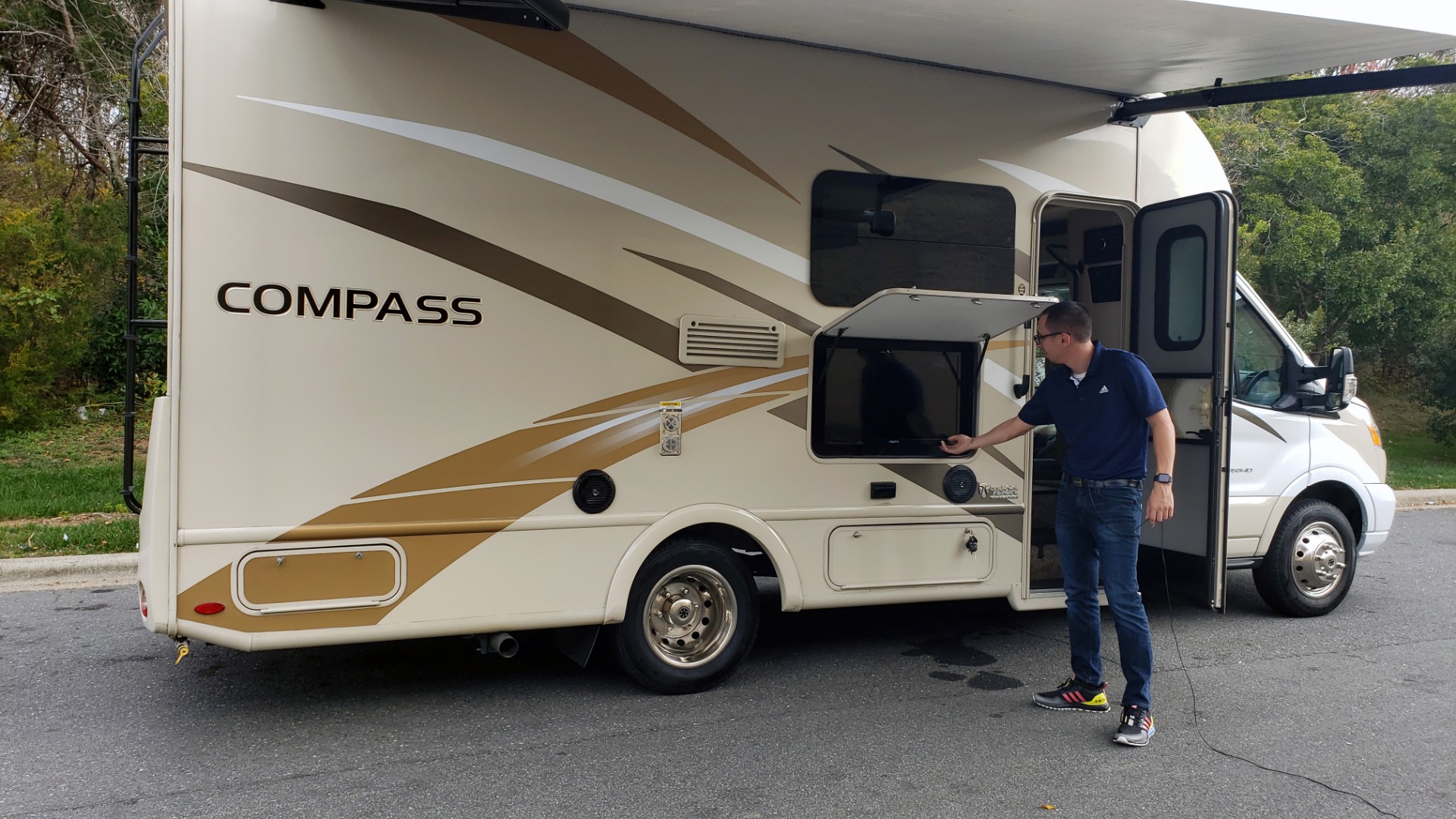 Used 2017 Ford TRANSIT 350 DRW THOR MOTOR COACH / 23TB RV / HEAD / SHOWER / KITCHEN for sale $68,995 at Formula Imports in Charlotte NC 28227 3