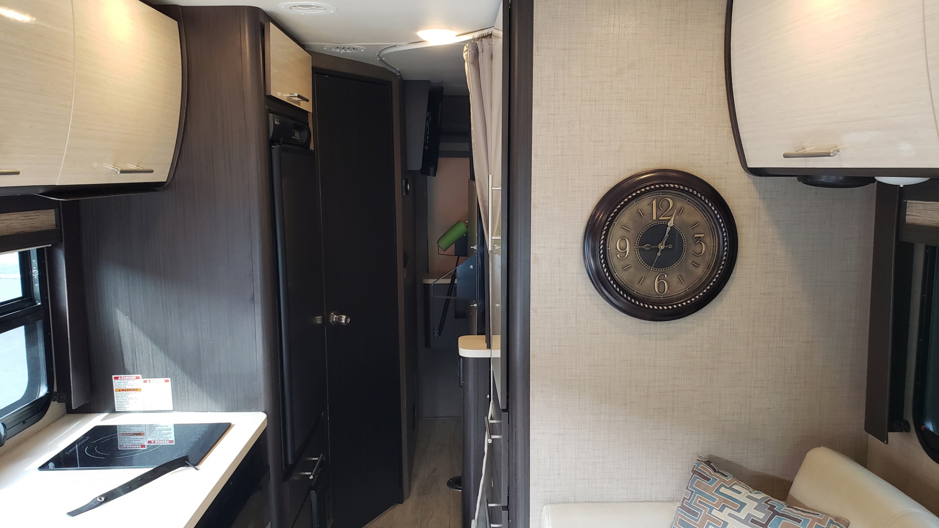 Used 2017 Ford TRANSIT 350 DRW THOR MOTOR COACH / 23TB RV / HEAD / SHOWER / KITCHEN for sale $68,995 at Formula Imports in Charlotte NC 28227 32